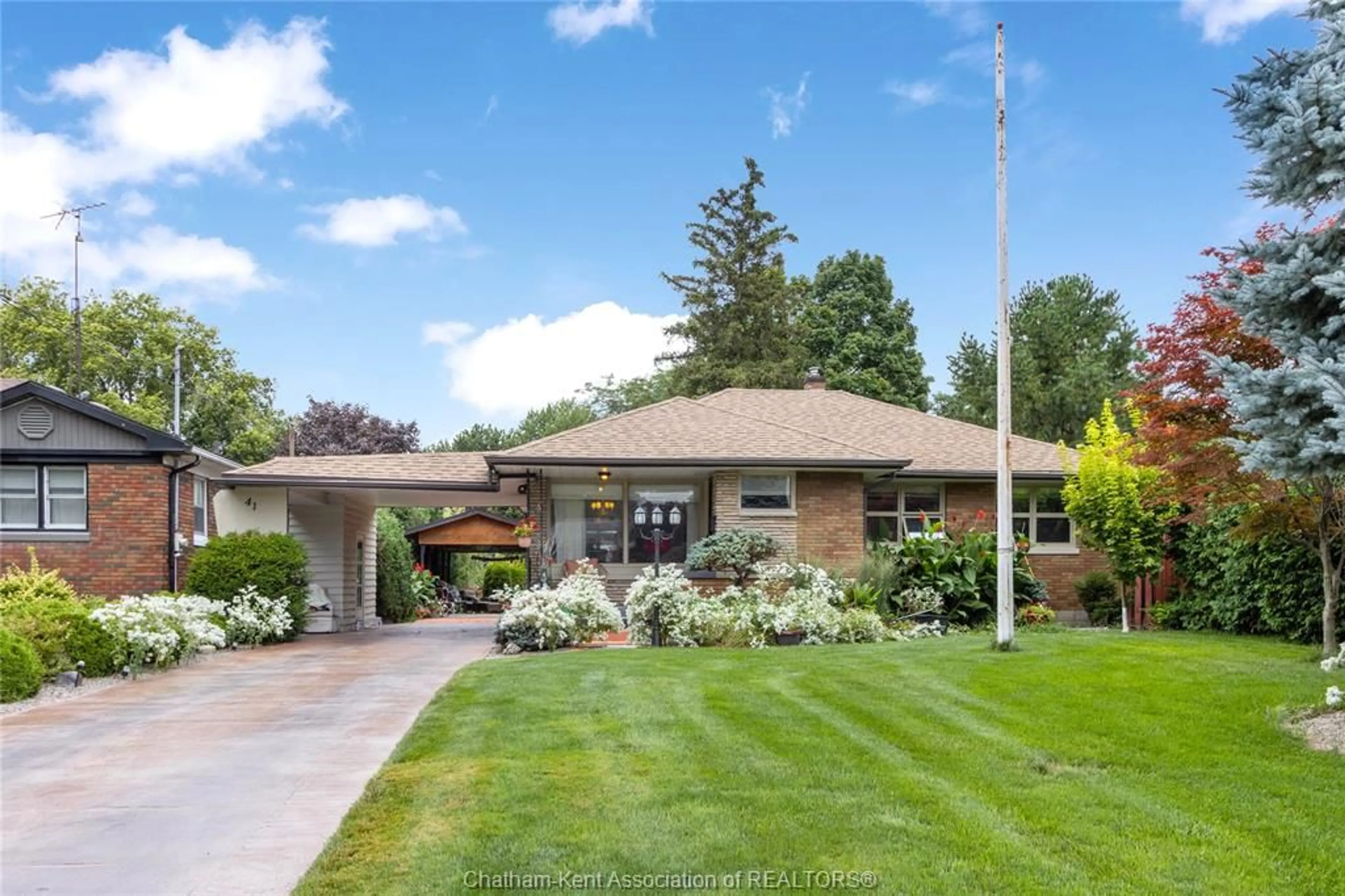 Home with brick exterior material, street for 41 MAPLE St, Chatham Ontario N7L 2E5