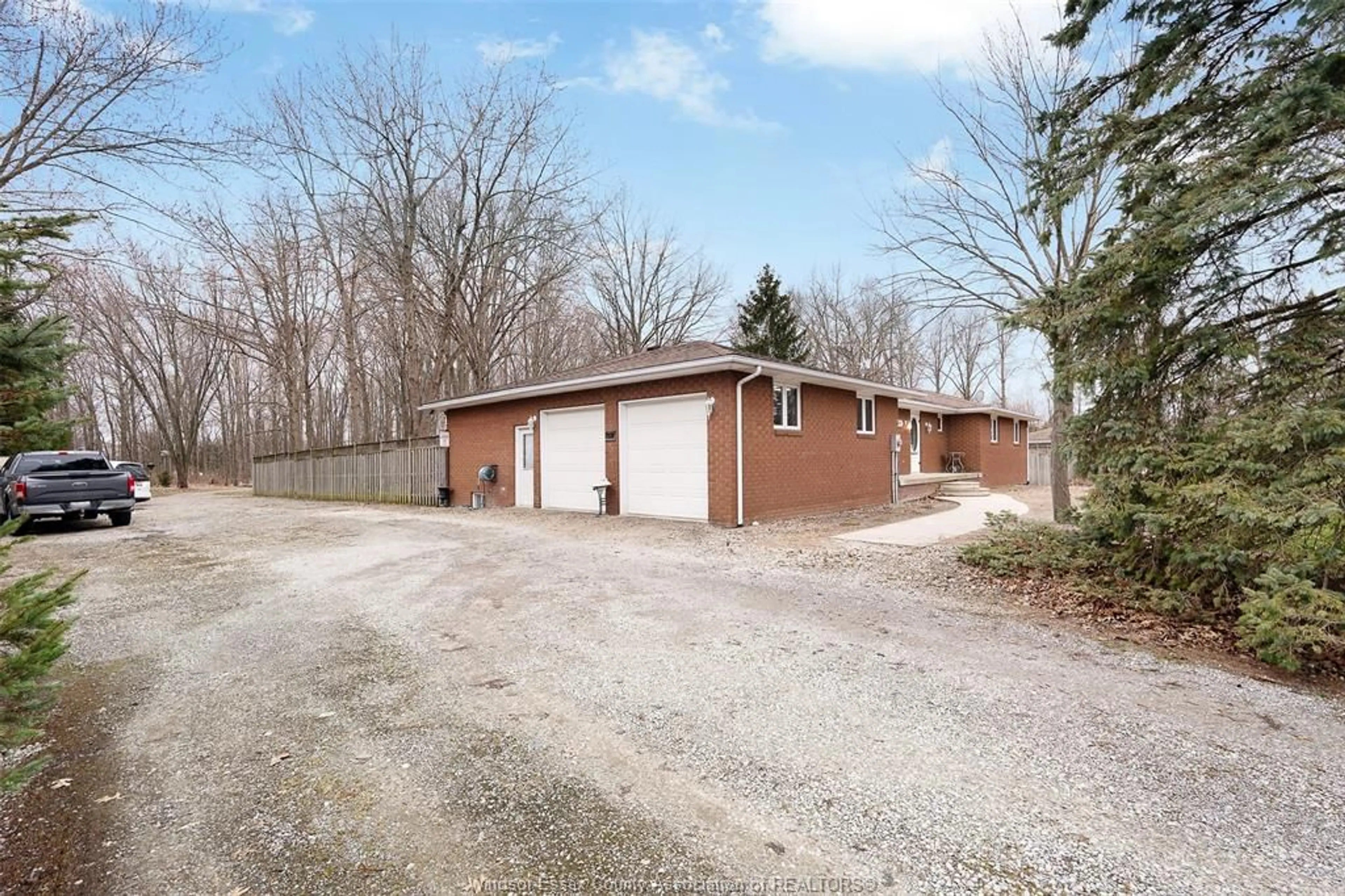 Indoor garage for 9907 Concession #9 Rd, Essex Ontario N8M 2X5