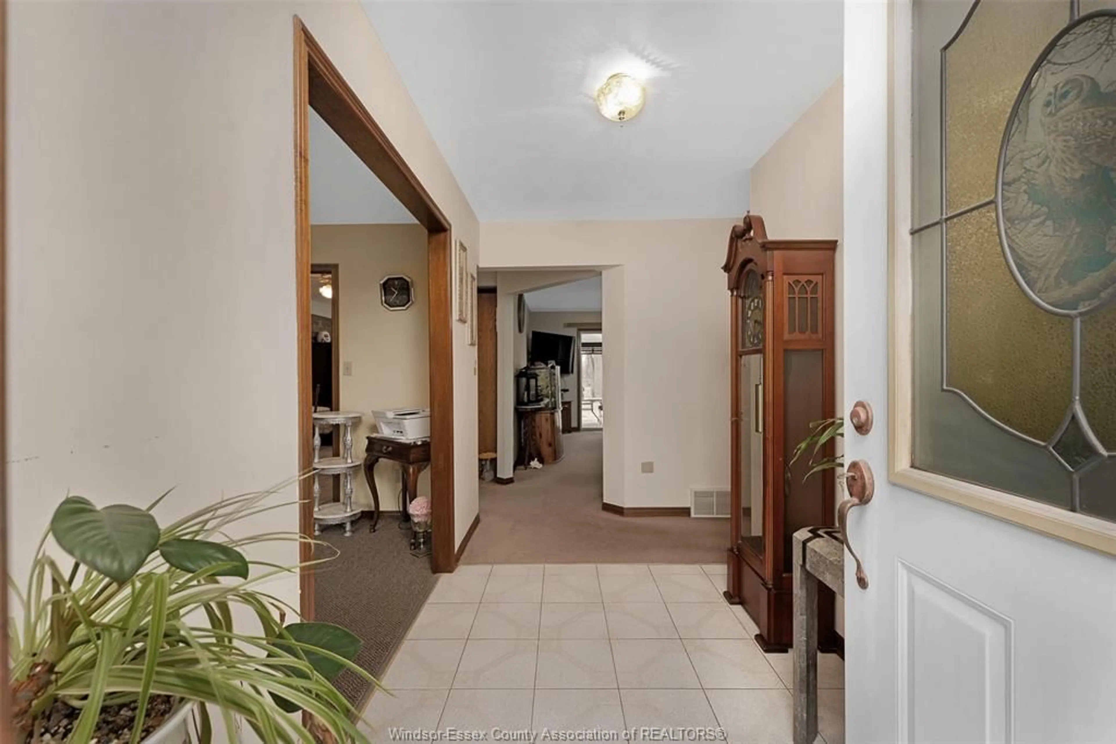 Indoor foyer for 9907 Concession #9 Rd, Essex Ontario N8M 2X5