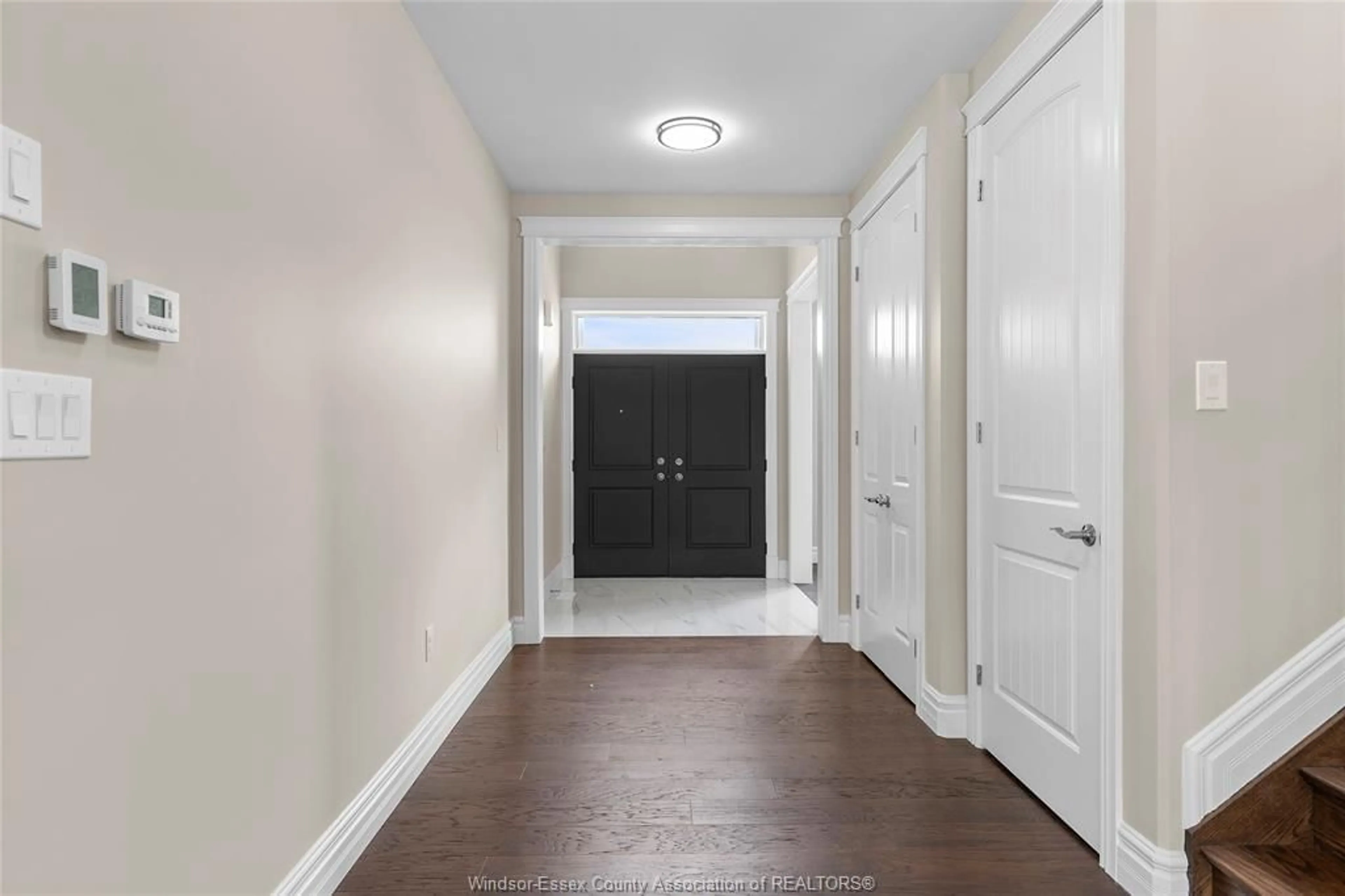 Indoor entryway for 71 REDWOOD, Kingsville Ontario N0R 1B0