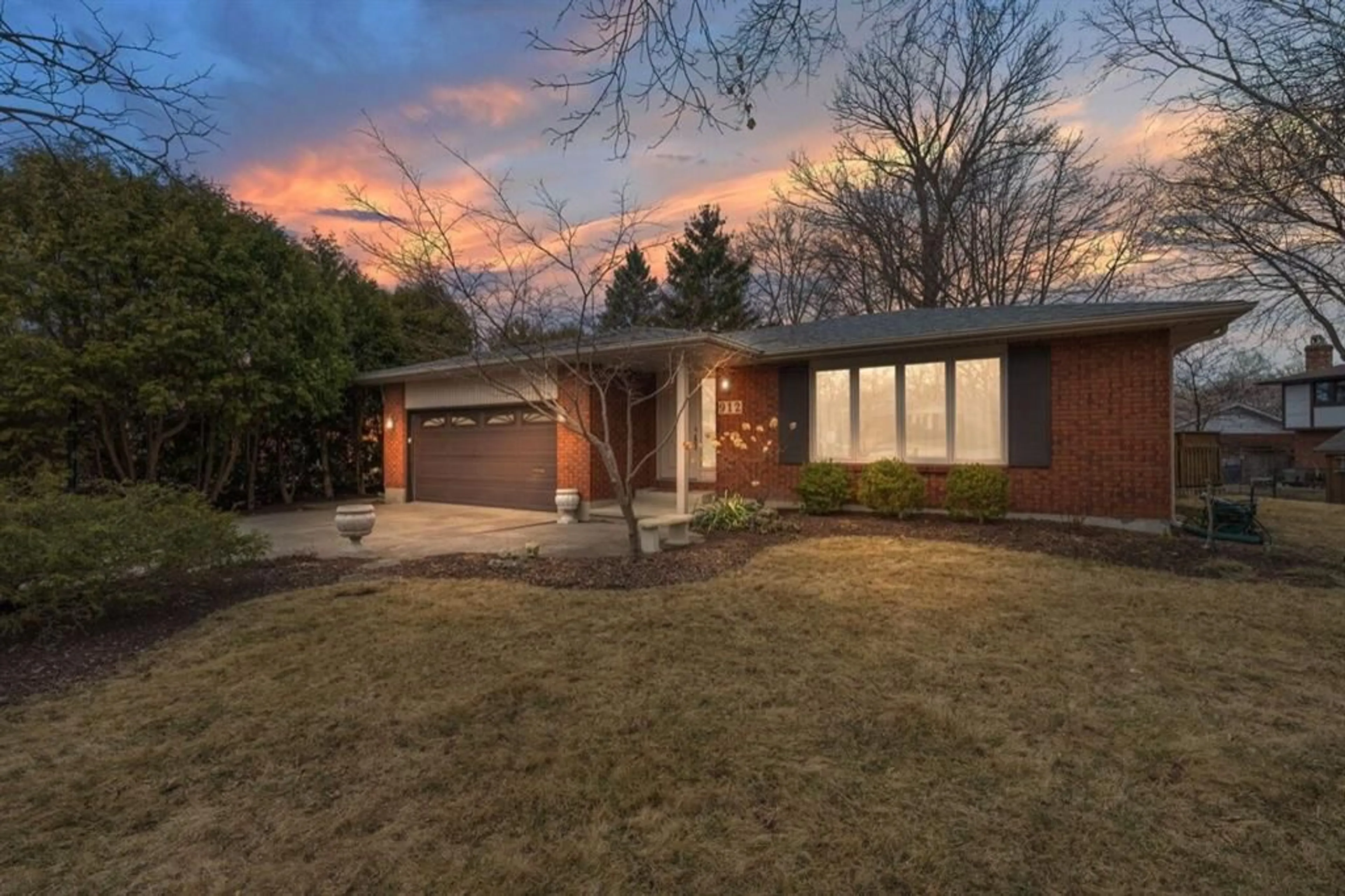 Home with brick exterior material, street for 912 VARSITY Cres, Sarnia Ontario N7S 4W2