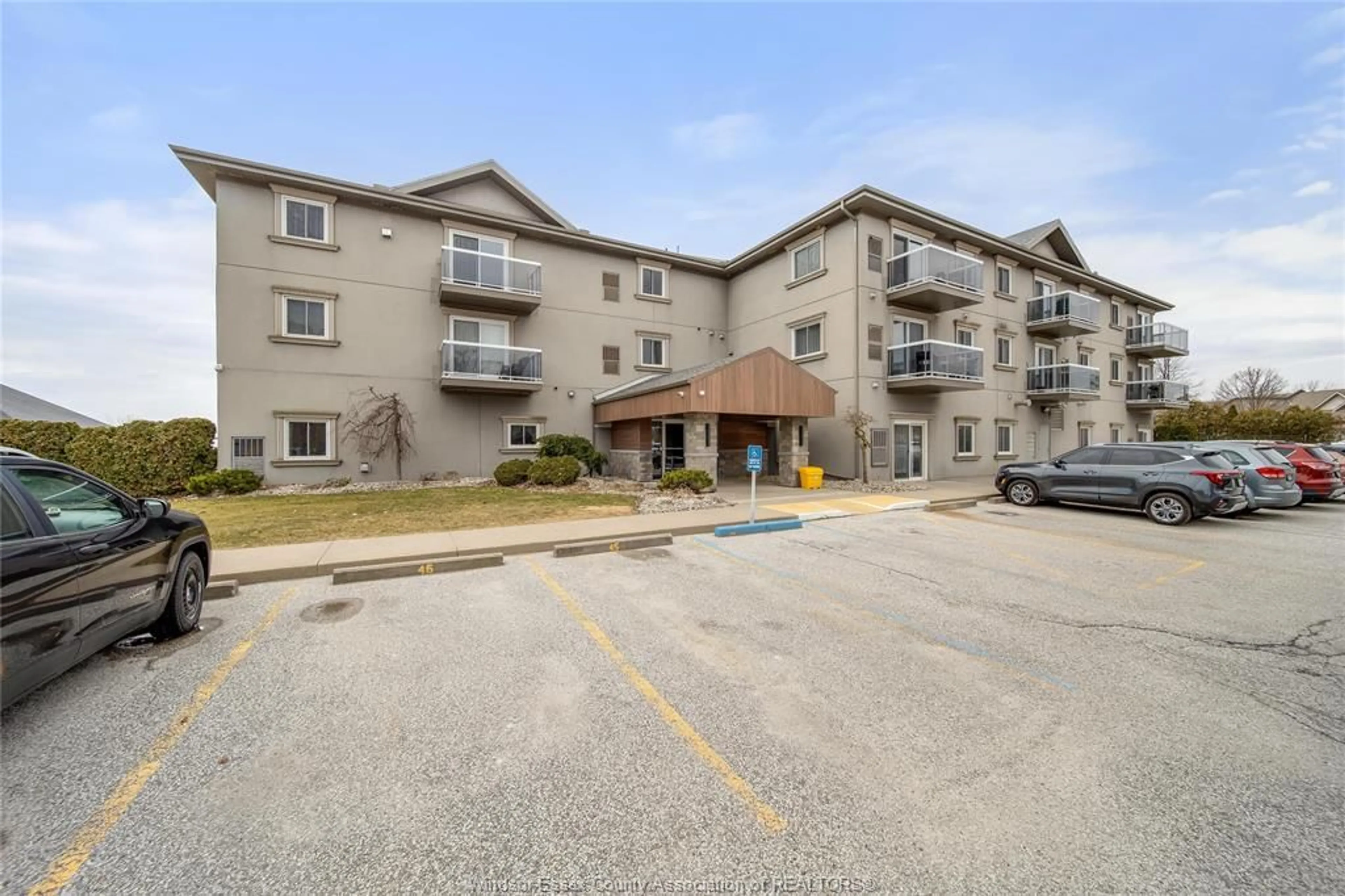 Patio, unknown for 44 ROBSON RD #216, Leamington Ontario N8H 5E4