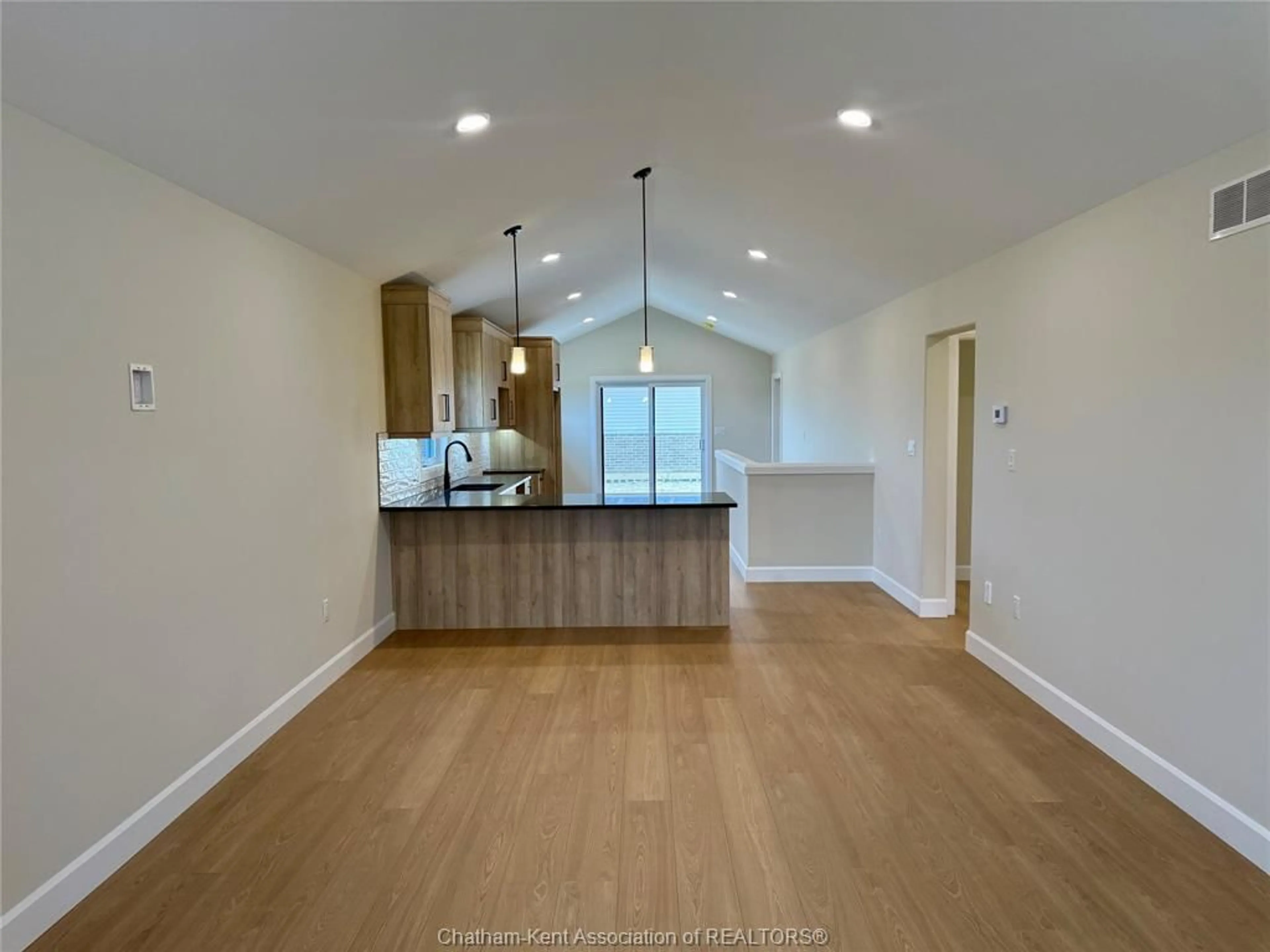 Open concept kitchen, wood/laminate floor for 216 IRONWOOD Trail, Chatham Ontario N7M 0T3