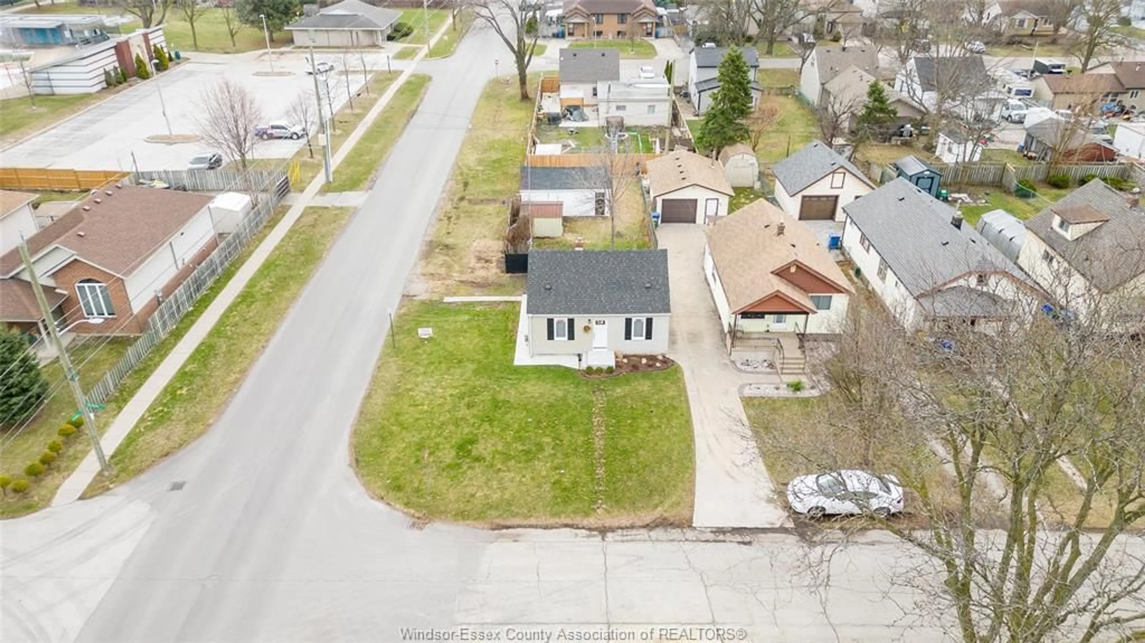 A pic from outside/outdoor area/front of a property/back of a property/a pic from drone, street for 699 ALEXANDRINE St, Windsor Ontario N8X 3C1