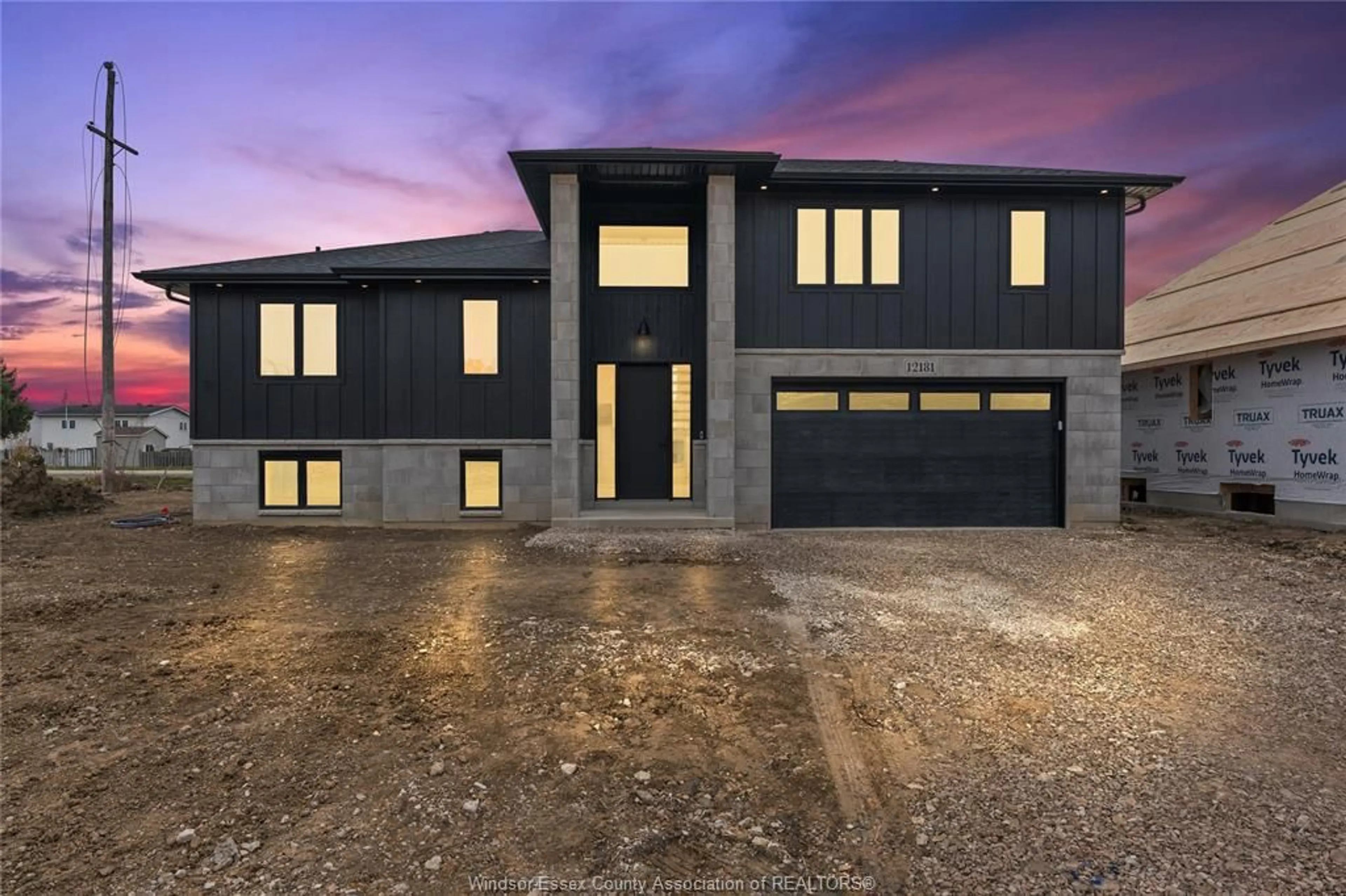 Home with vinyl exterior material, unknown for 12181 DUCHARME, Essex Ontario N0R 1J0