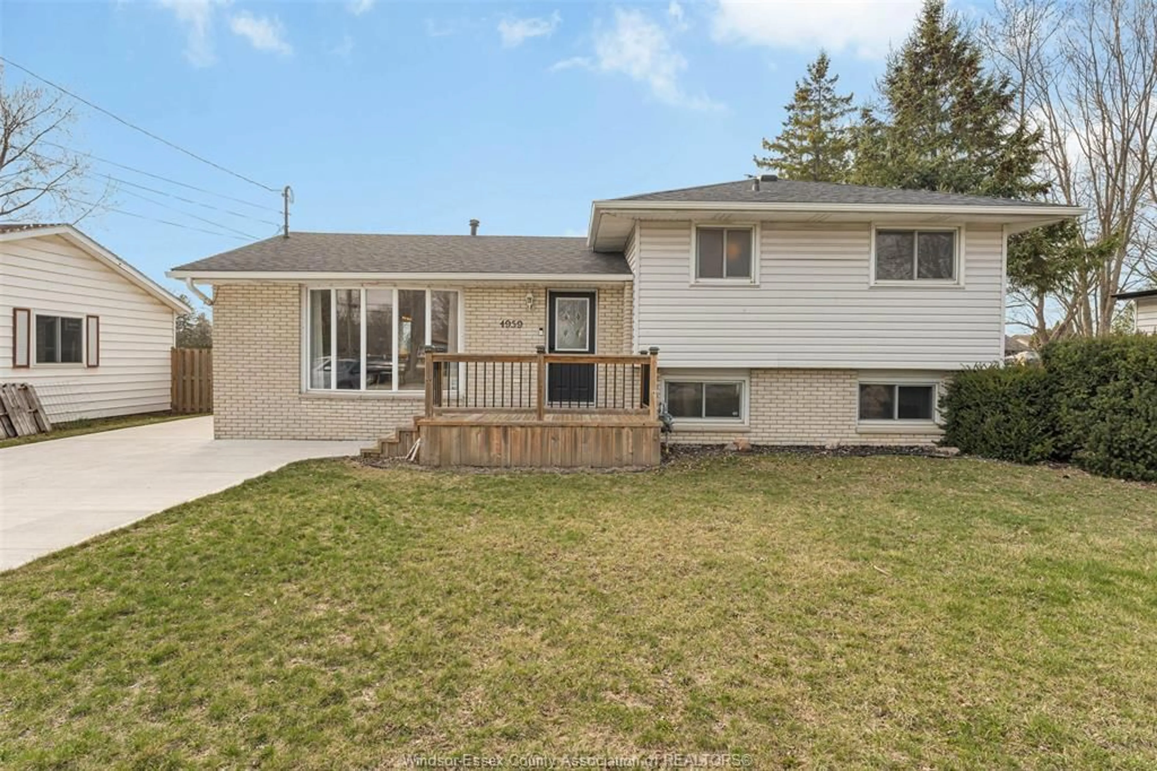 Unknown for 4959 MONTGOMERY Dr, LaSalle Ontario N9H 1E6