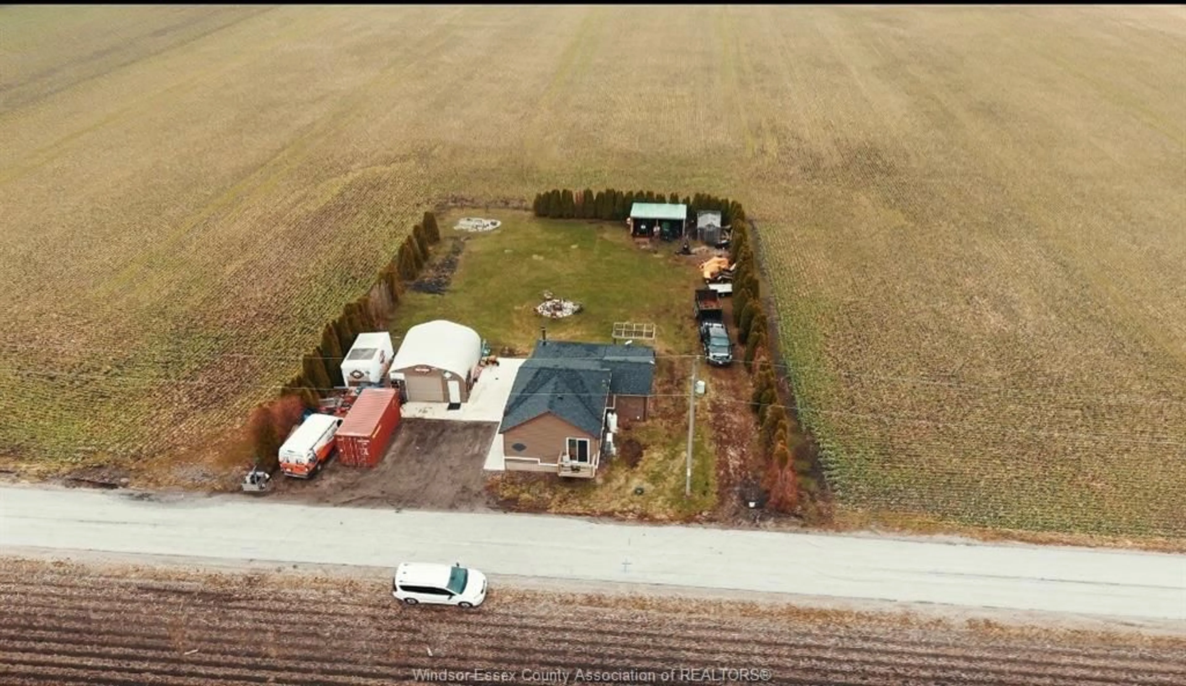 A pic from outside/outdoor area/front of a property/back of a property/a pic from drone, building for 10 KILDEER Rd, Leamington Ontario N8H 3V7