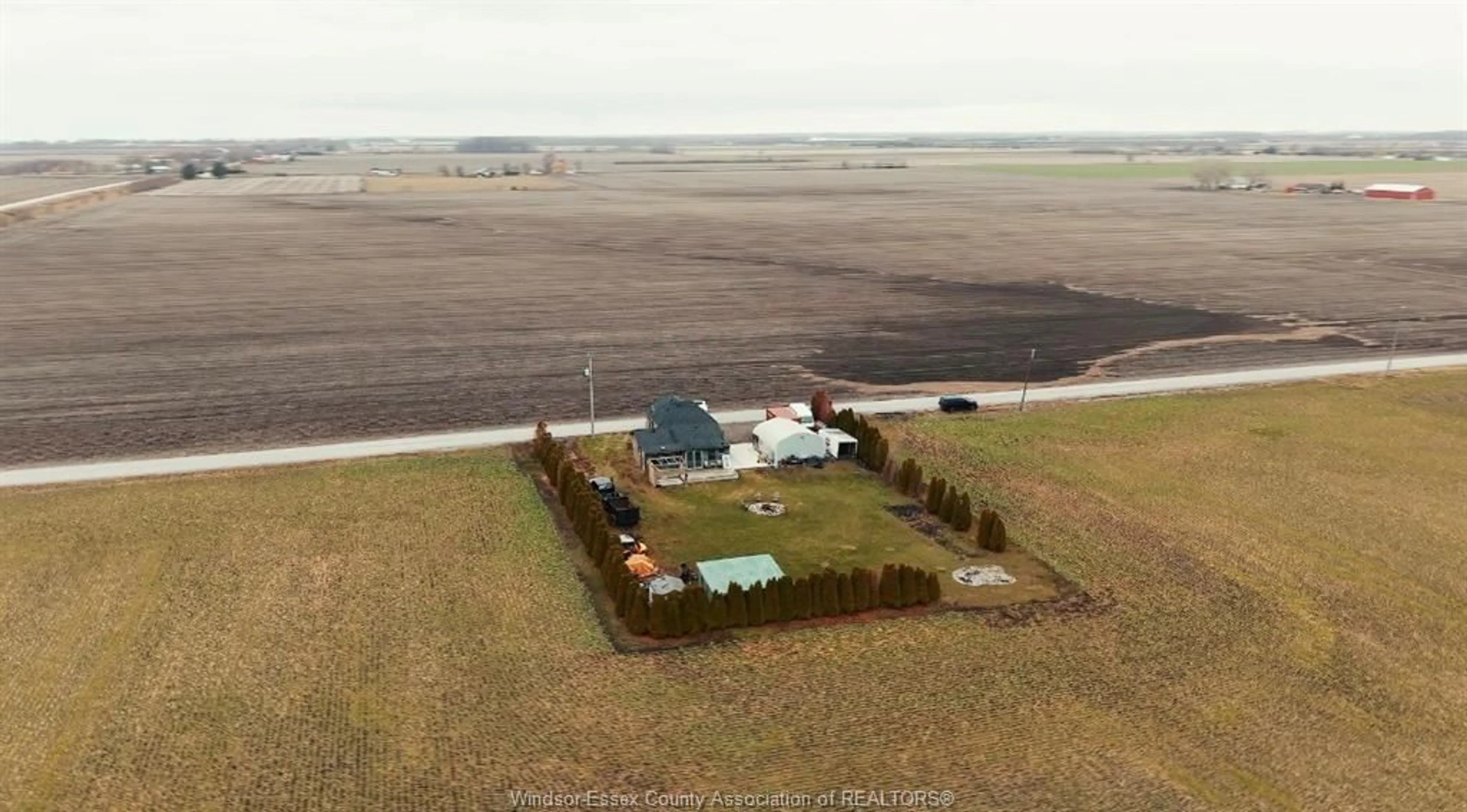 A pic from outside/outdoor area/front of a property/back of a property/a pic from drone, building for 10 KILDEER Rd, Leamington Ontario N8H 3V7