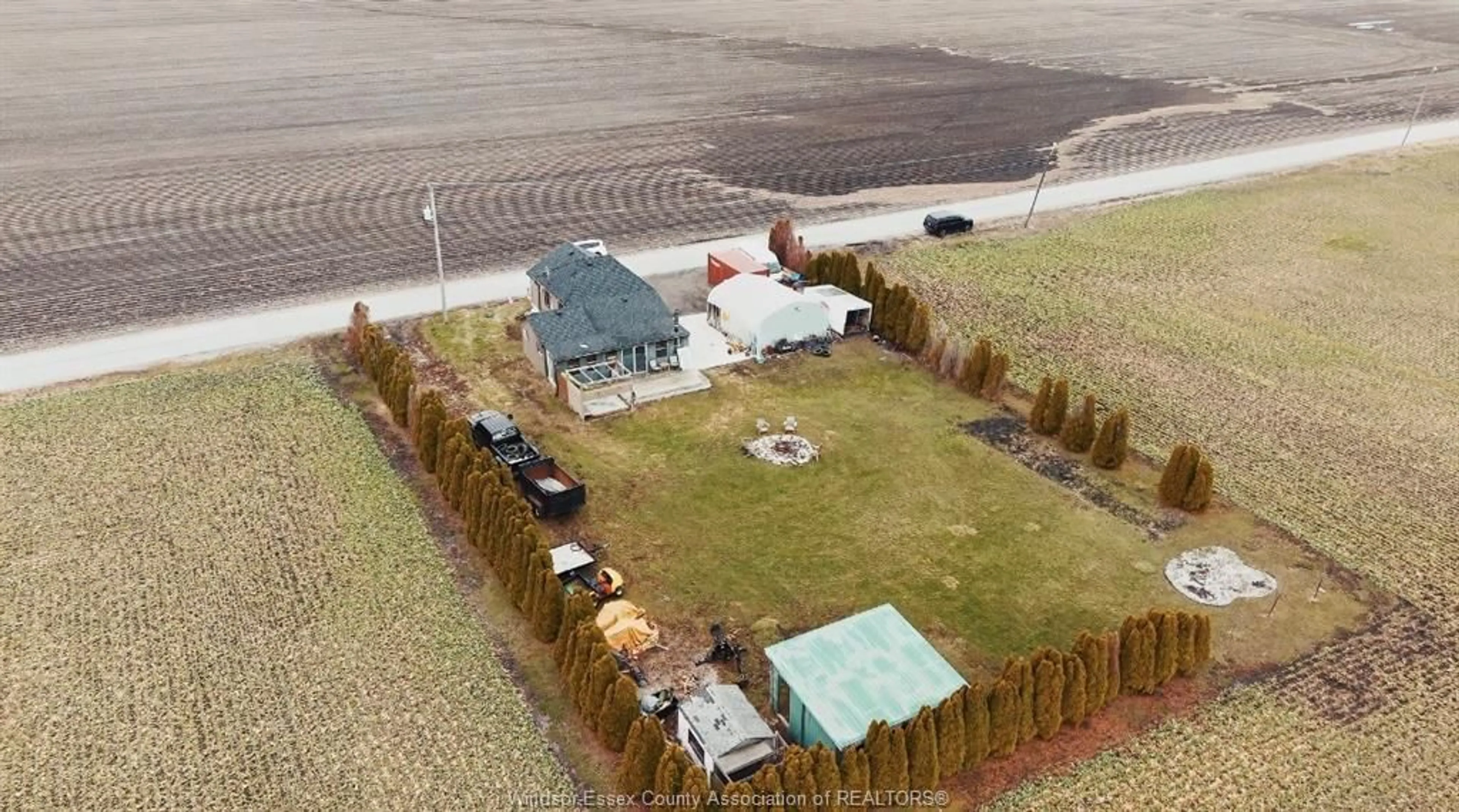 A pic from outside/outdoor area/front of a property/back of a property/a pic from drone, unknown for 10 KILDEER Rd, Leamington Ontario N8H 3V7