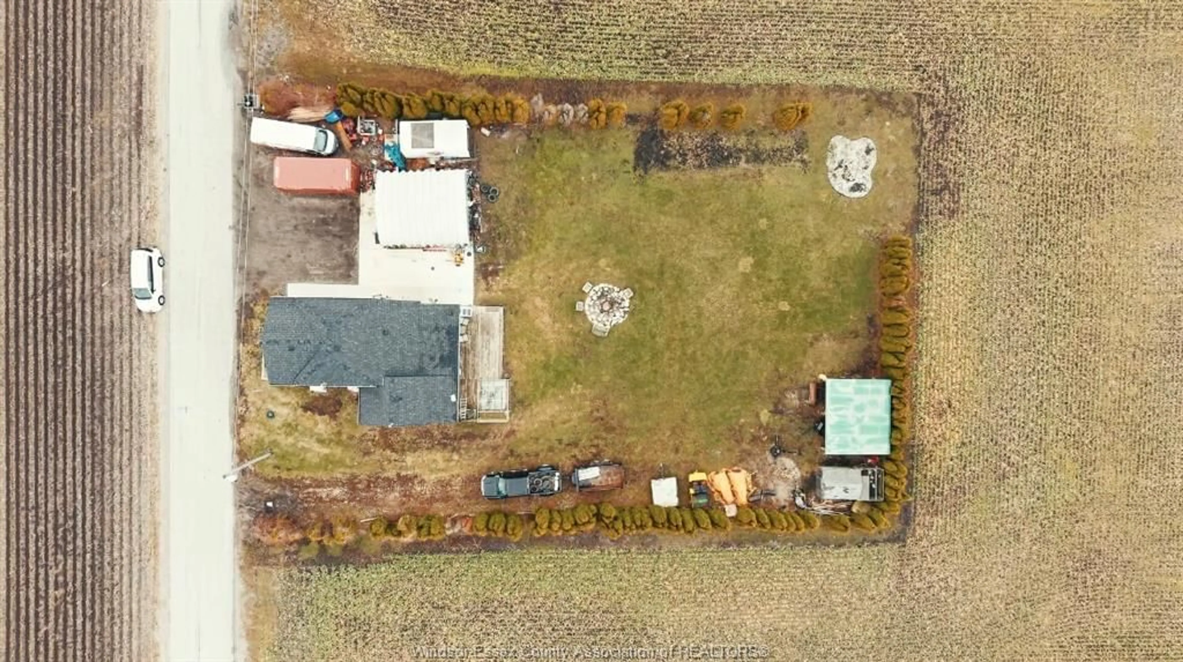 A pic from outside/outdoor area/front of a property/back of a property/a pic from drone, building for 10 KILDEER Rd, Leamington Ontario N8H 3V7