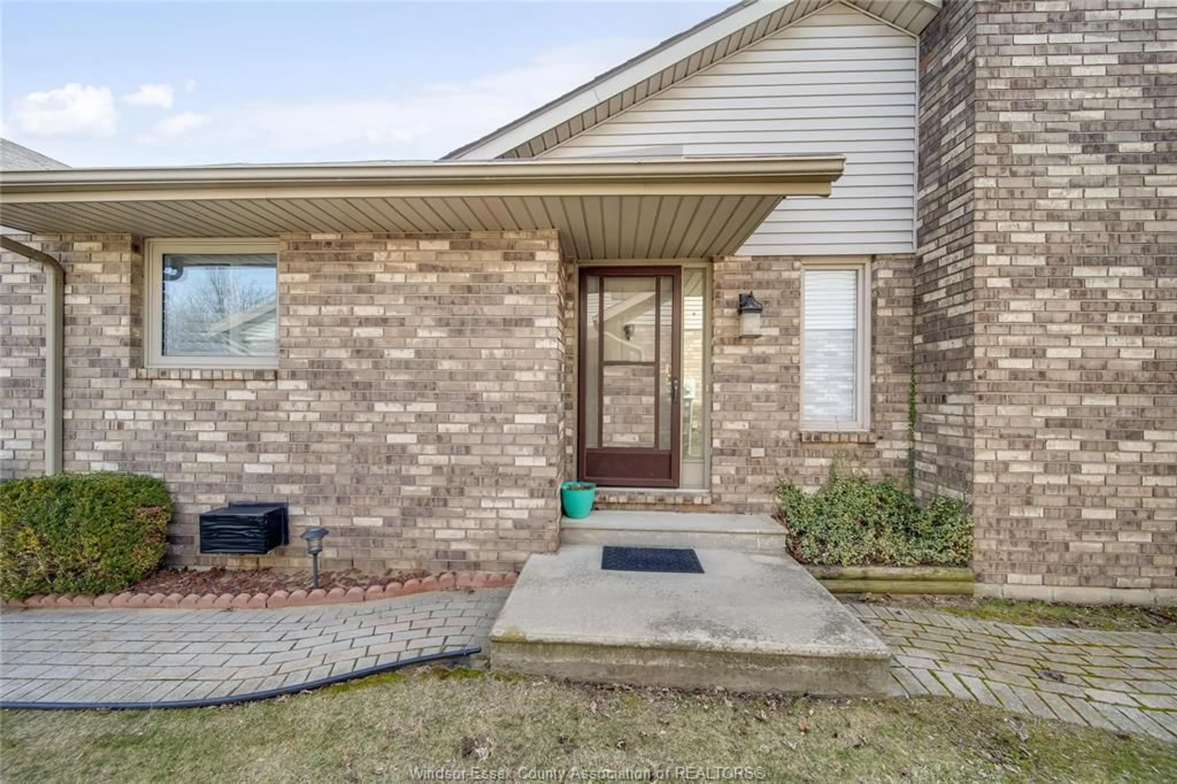 Home with brick exterior material, street for 26 CHEYENNE Crt, Leamington Ontario N8H 5E3