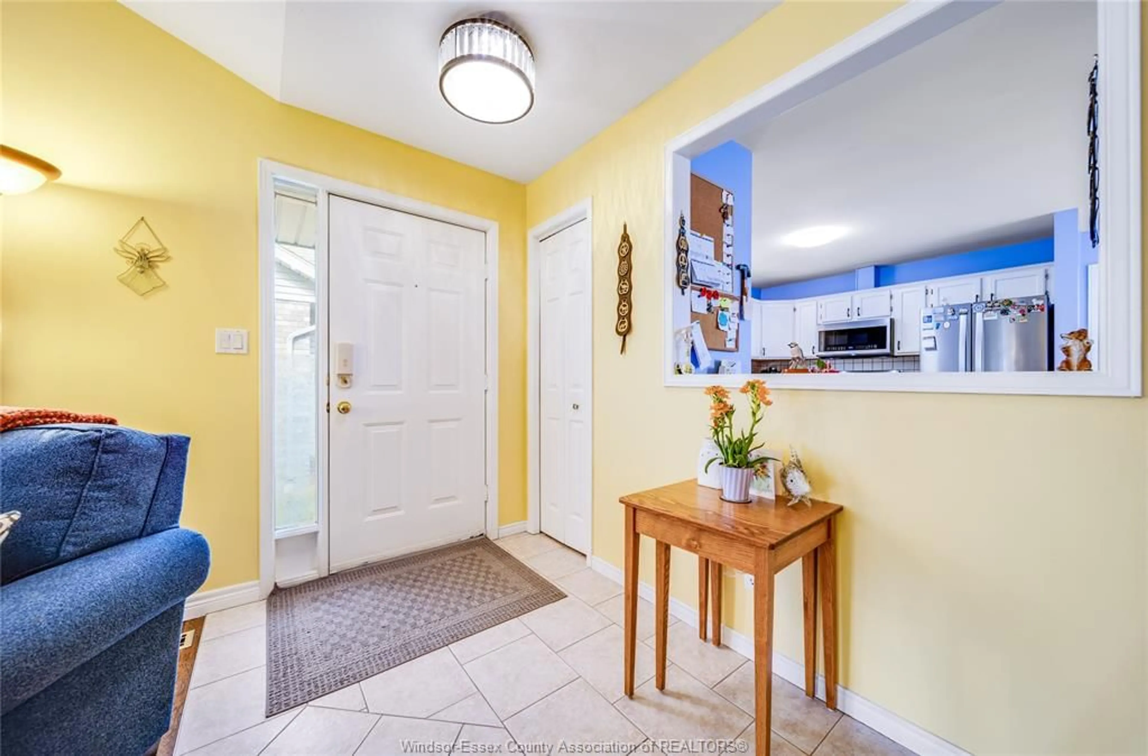 Indoor entryway for 26 CHEYENNE Crt, Leamington Ontario N8H 5E3