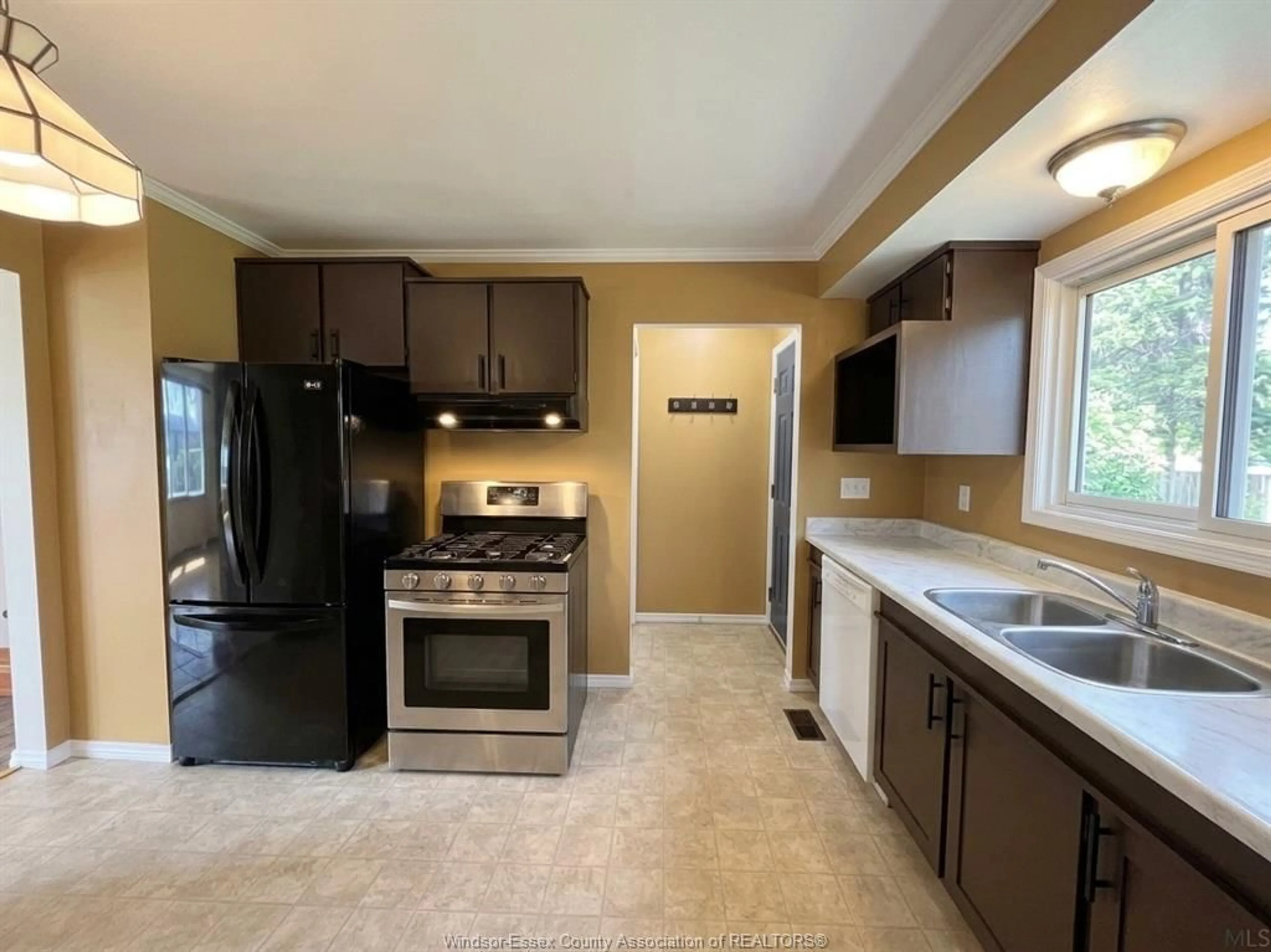 Standard kitchen, ceramic/tile floor for 348 Watson Ave, Windsor Ontario N8S 3S4