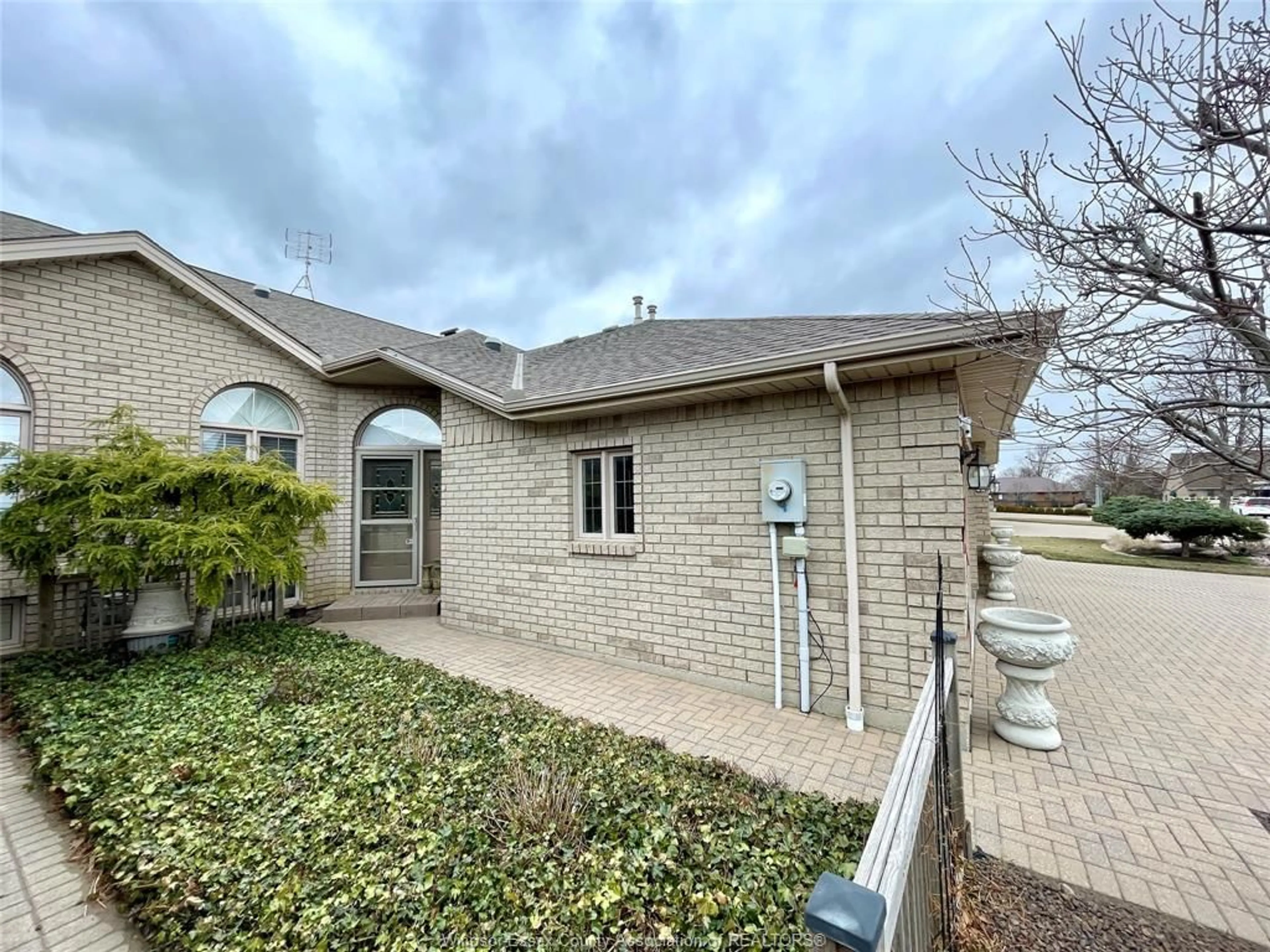 Unknown for 56 Queen's Hill Cres, Leamington Ontario N8H 5M5