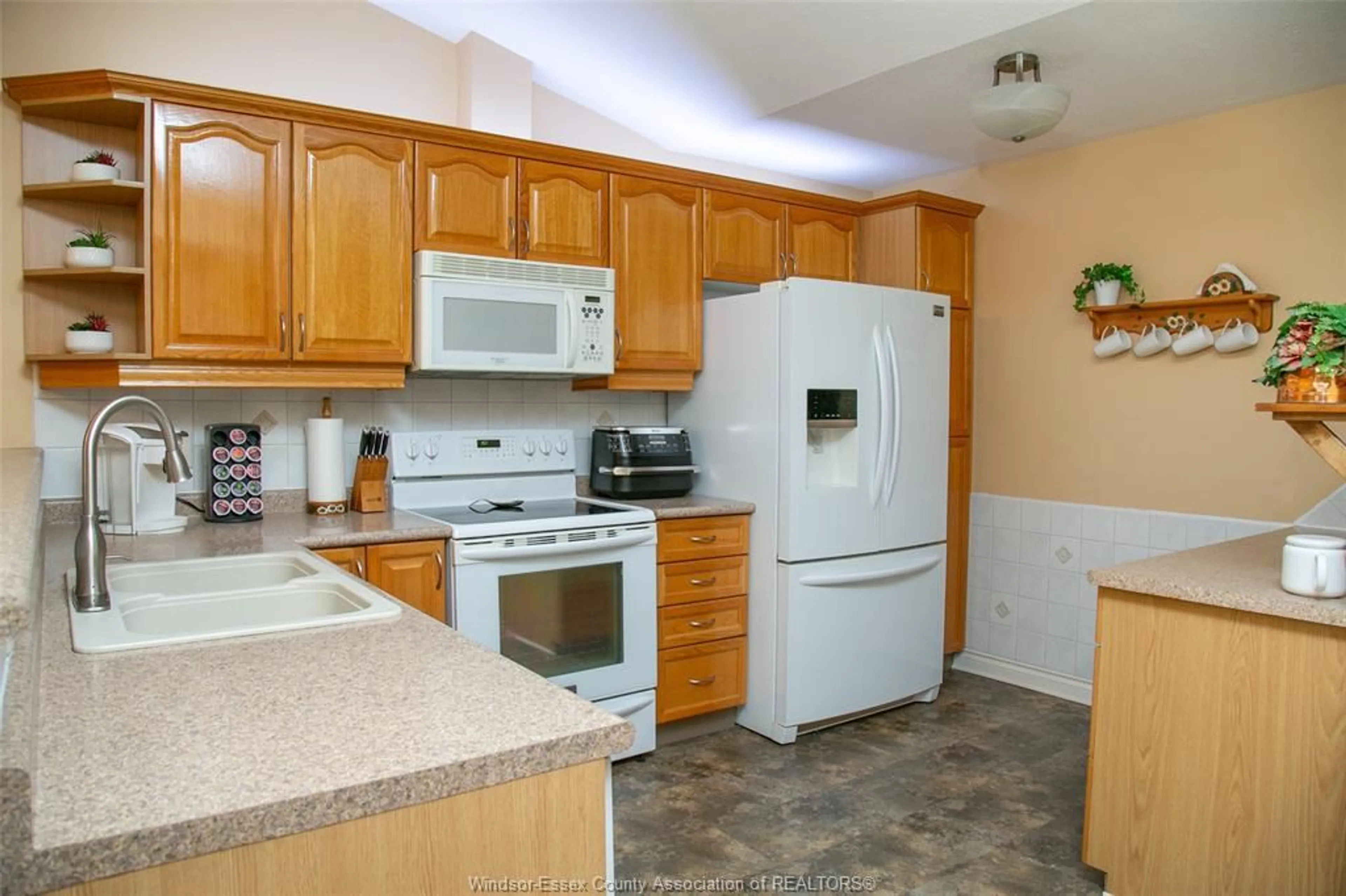 Standard kitchen, ceramic/tile floor for 56 Queen's Hill Cres, Leamington Ontario N8H 5M5