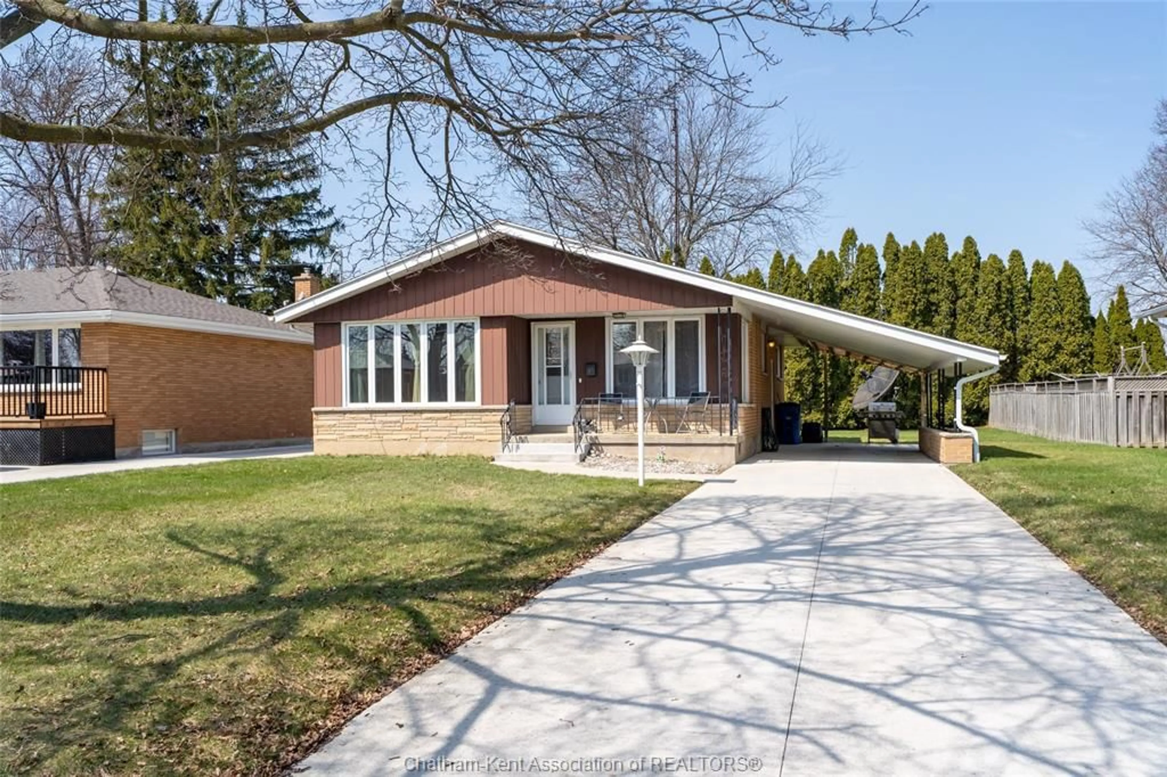Home with brick exterior material, street for 31 Ellis St, Chatham Ontario N7L 2L6