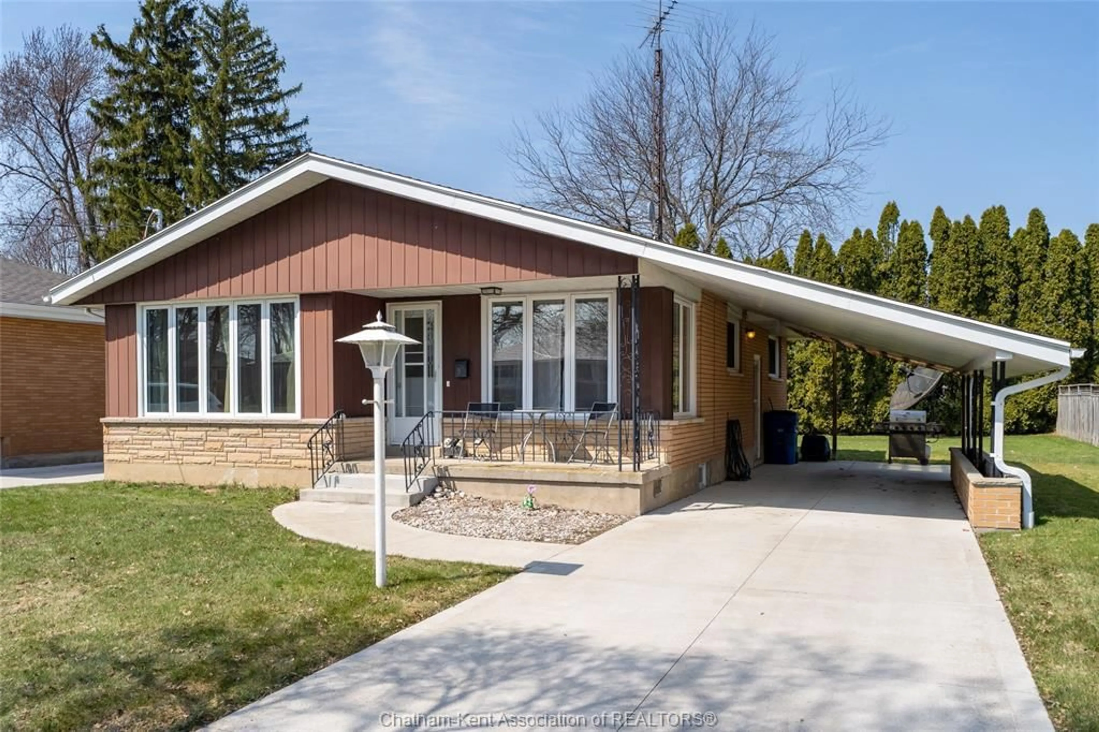 Home with brick exterior material, street for 31 Ellis St, Chatham Ontario N7L 2L6