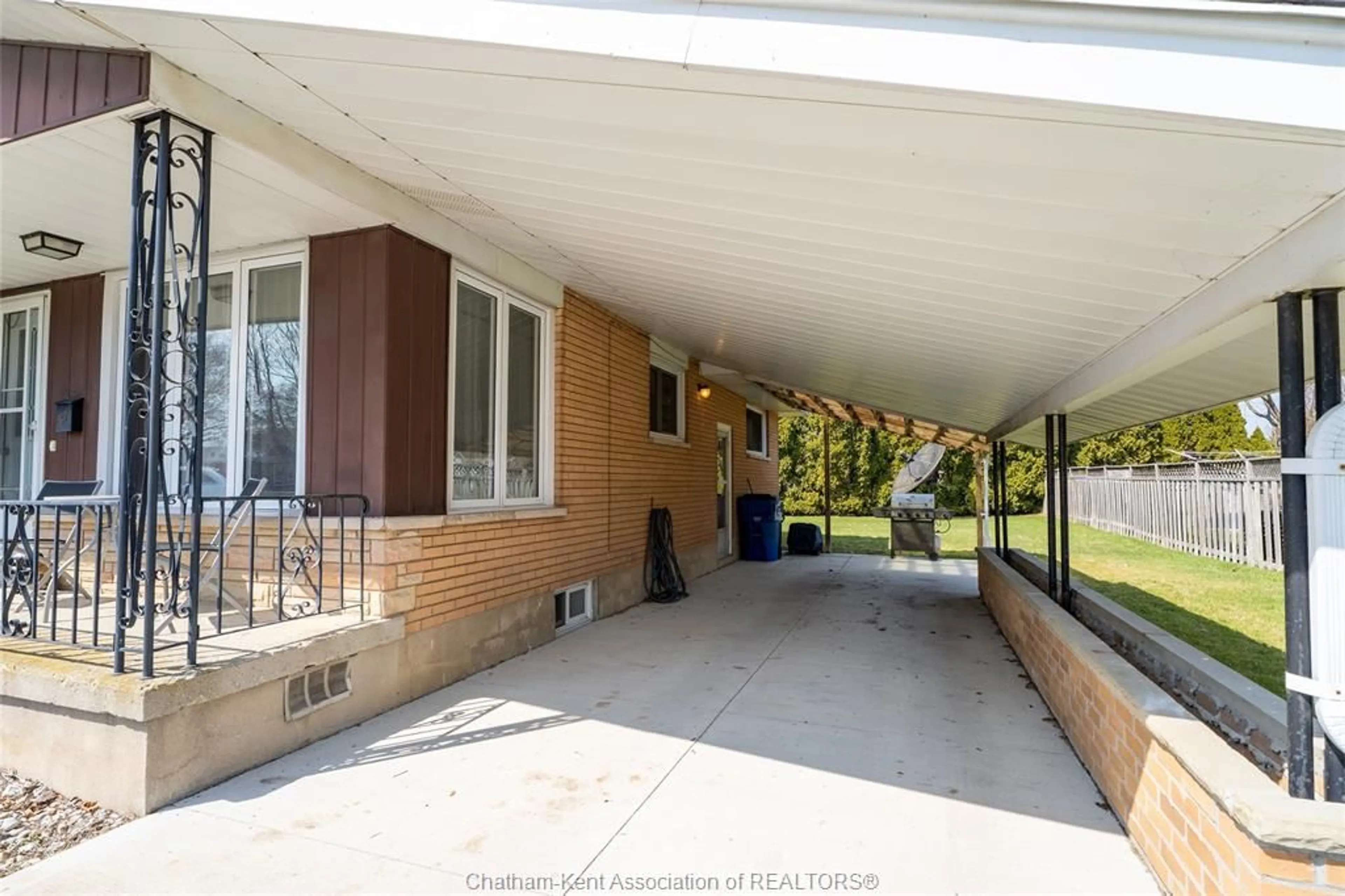 Patio, street for 31 Ellis St, Chatham Ontario N7L 2L6