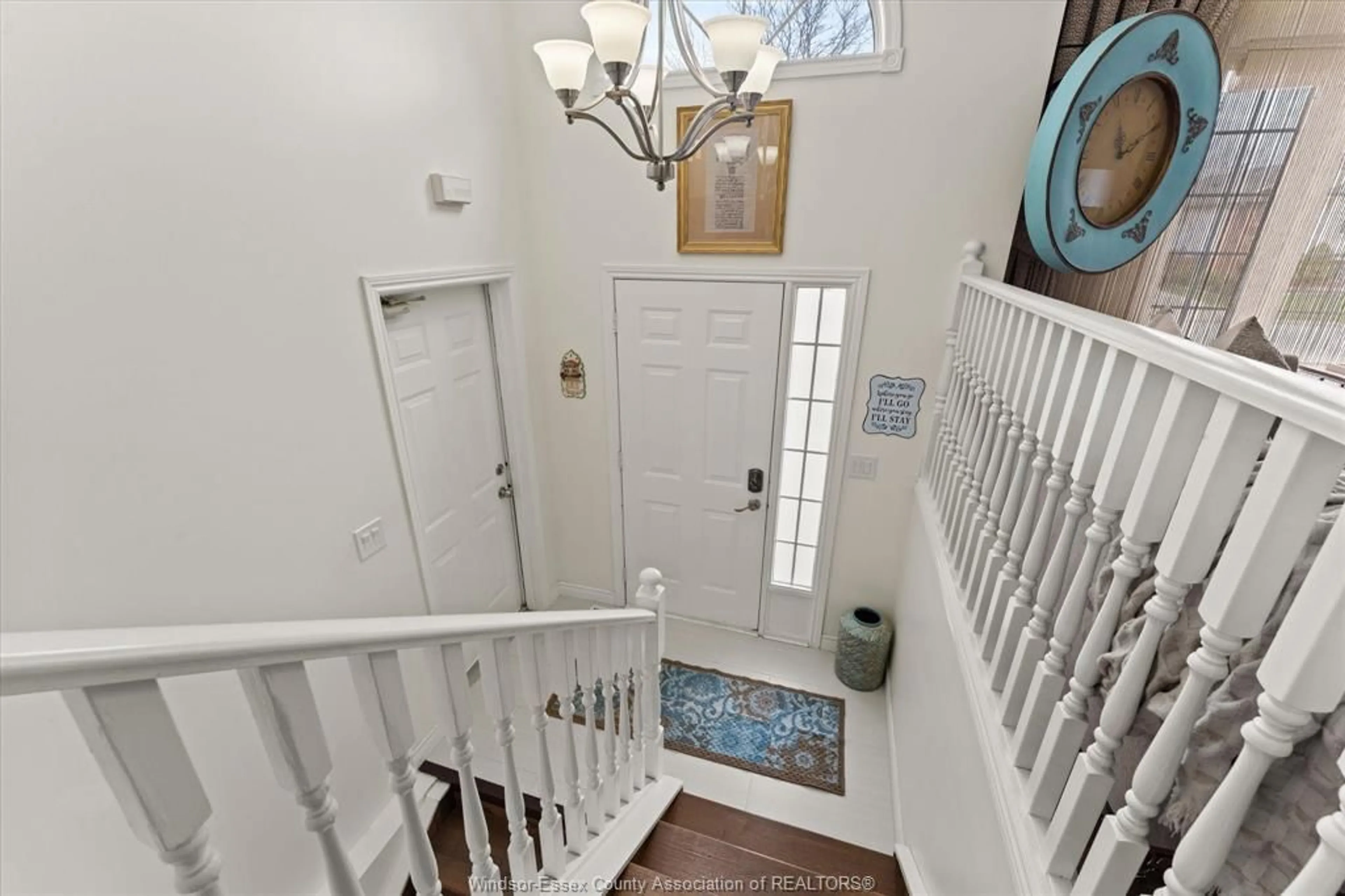 Indoor entryway for 1357 JESSOP St, Windsor Ontario N8W 5P4