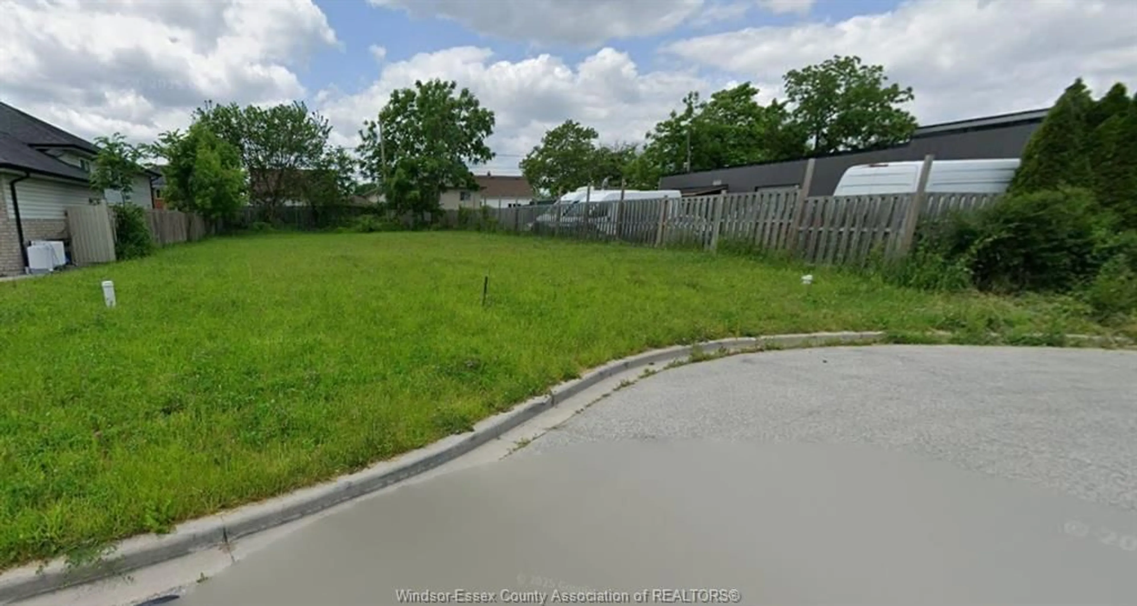 A pic from outside/outdoor area/front of a property/back of a property/a pic from drone, street for 1505 RANKIN Ave, Windsor Ontario N9B 3V2