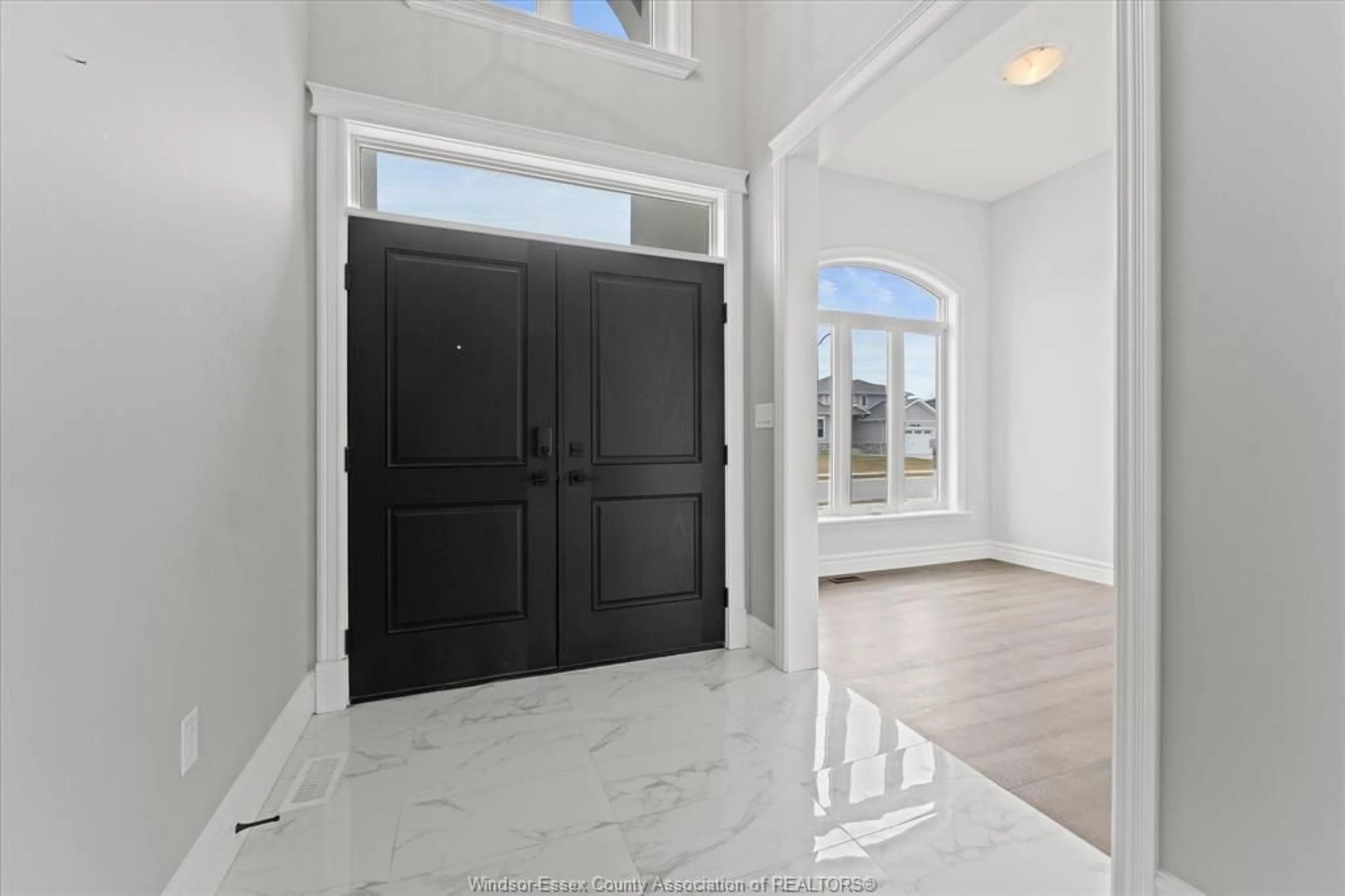 Indoor entryway for 19 BELLEVIEW Dr, Gosfield North Ontario N0R 1B0