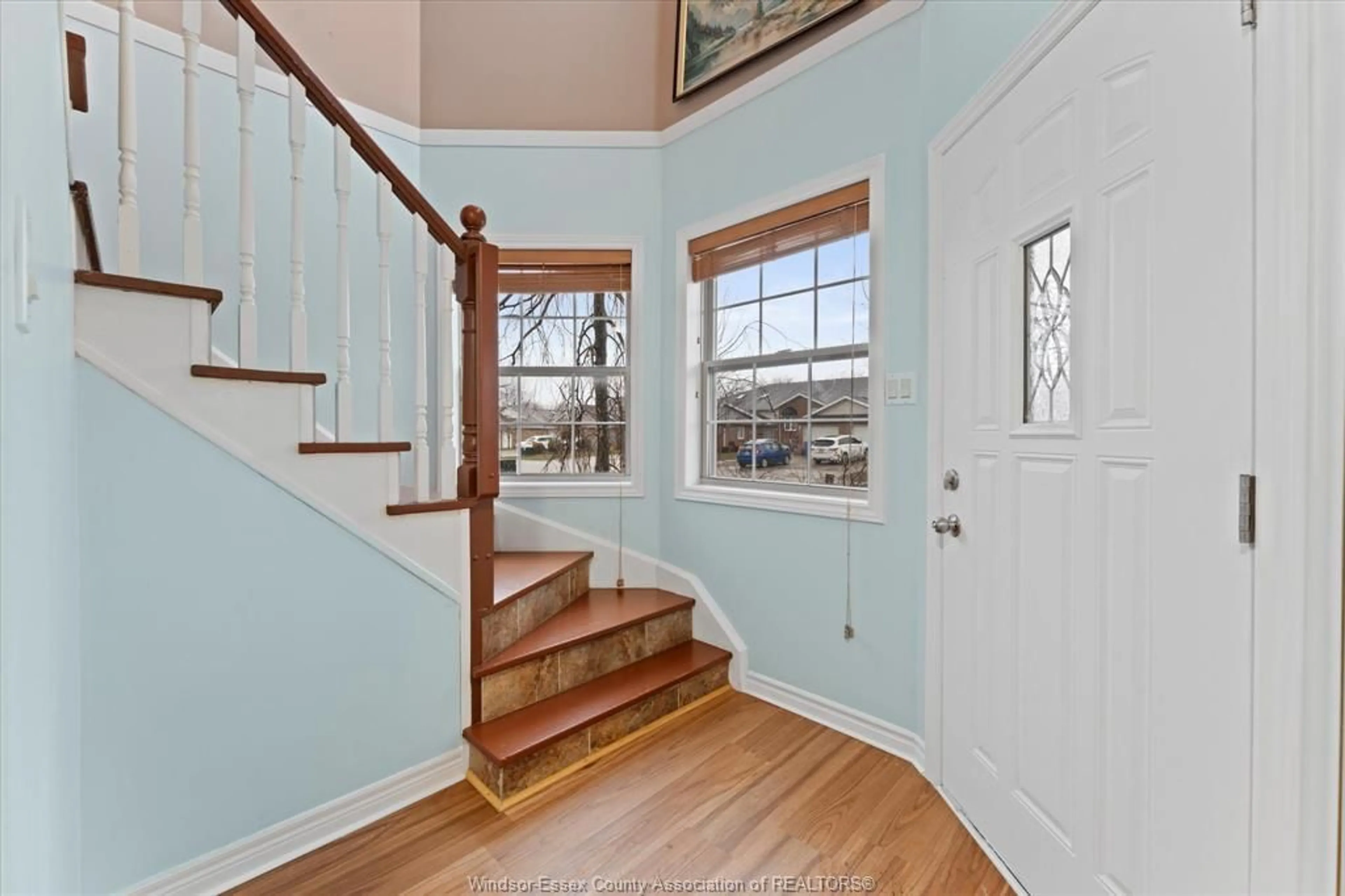 Indoor entryway for 6 EASTGROVE Cres, Leamington Ontario N8H 5J8