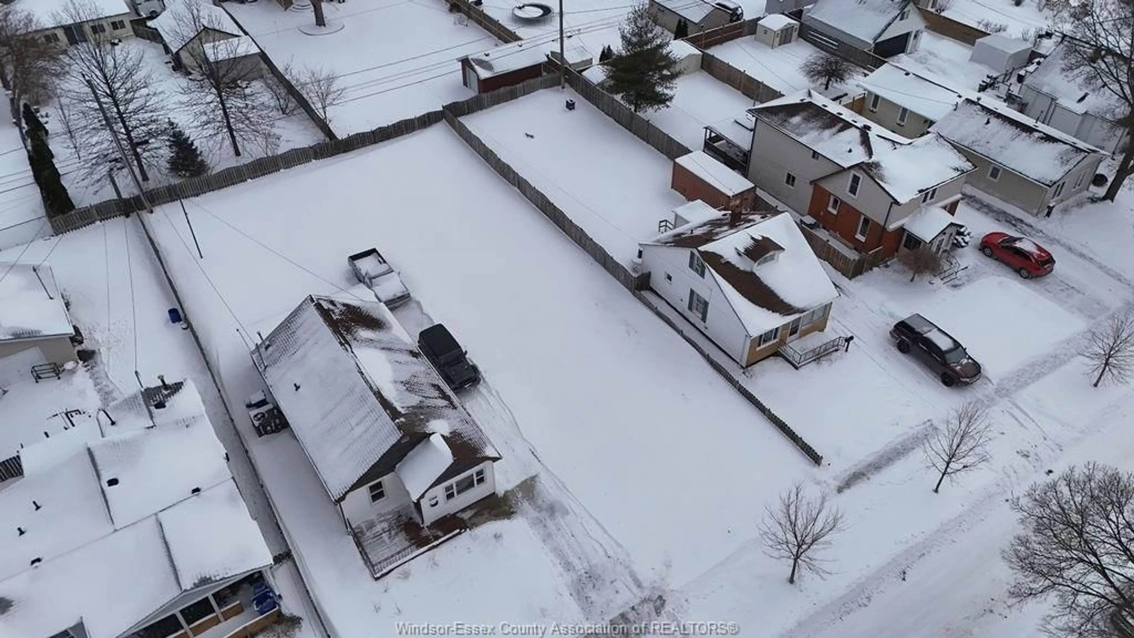 A pic from outside/outdoor area/front of a property/back of a property/a pic from drone, street for V/L GLIDDEN, Windsor Ontario N8S 2P3