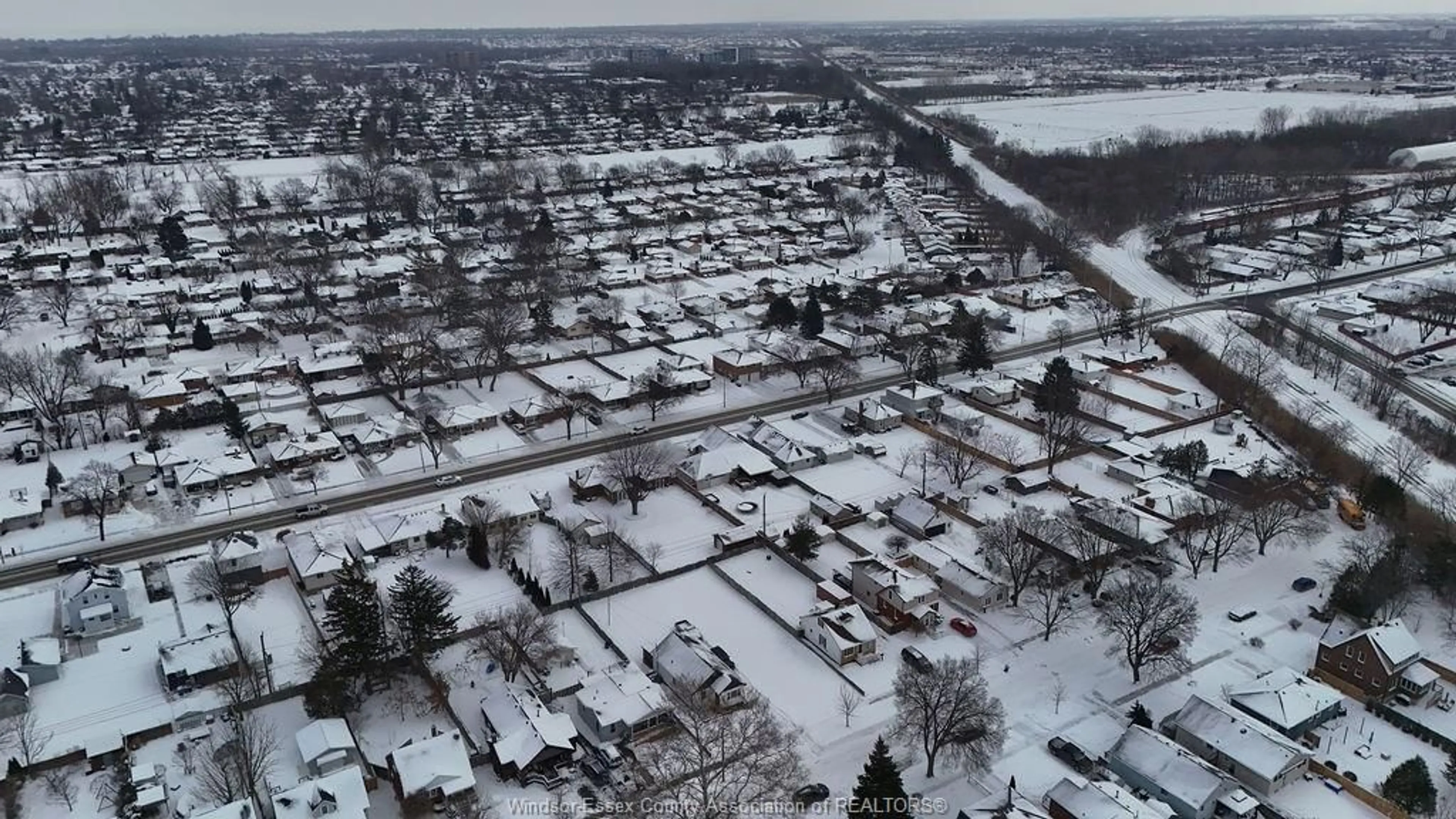 A pic from outside/outdoor area/front of a property/back of a property/a pic from drone, street for V/L GLIDDEN, Windsor Ontario N8S 2P3