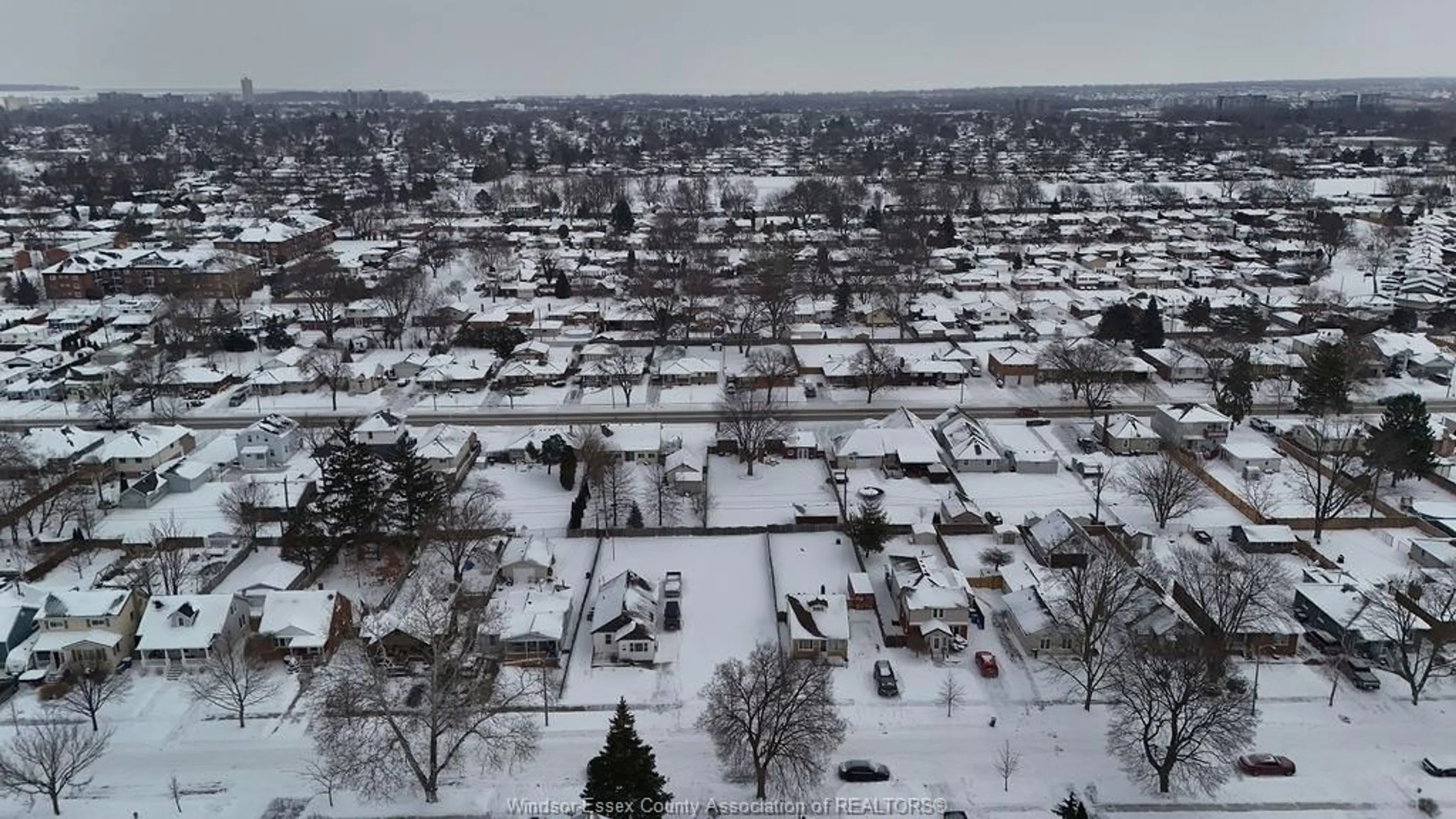 A pic from outside/outdoor area/front of a property/back of a property/a pic from drone, street for V/L GLIDDEN, Windsor Ontario N8S 2P3