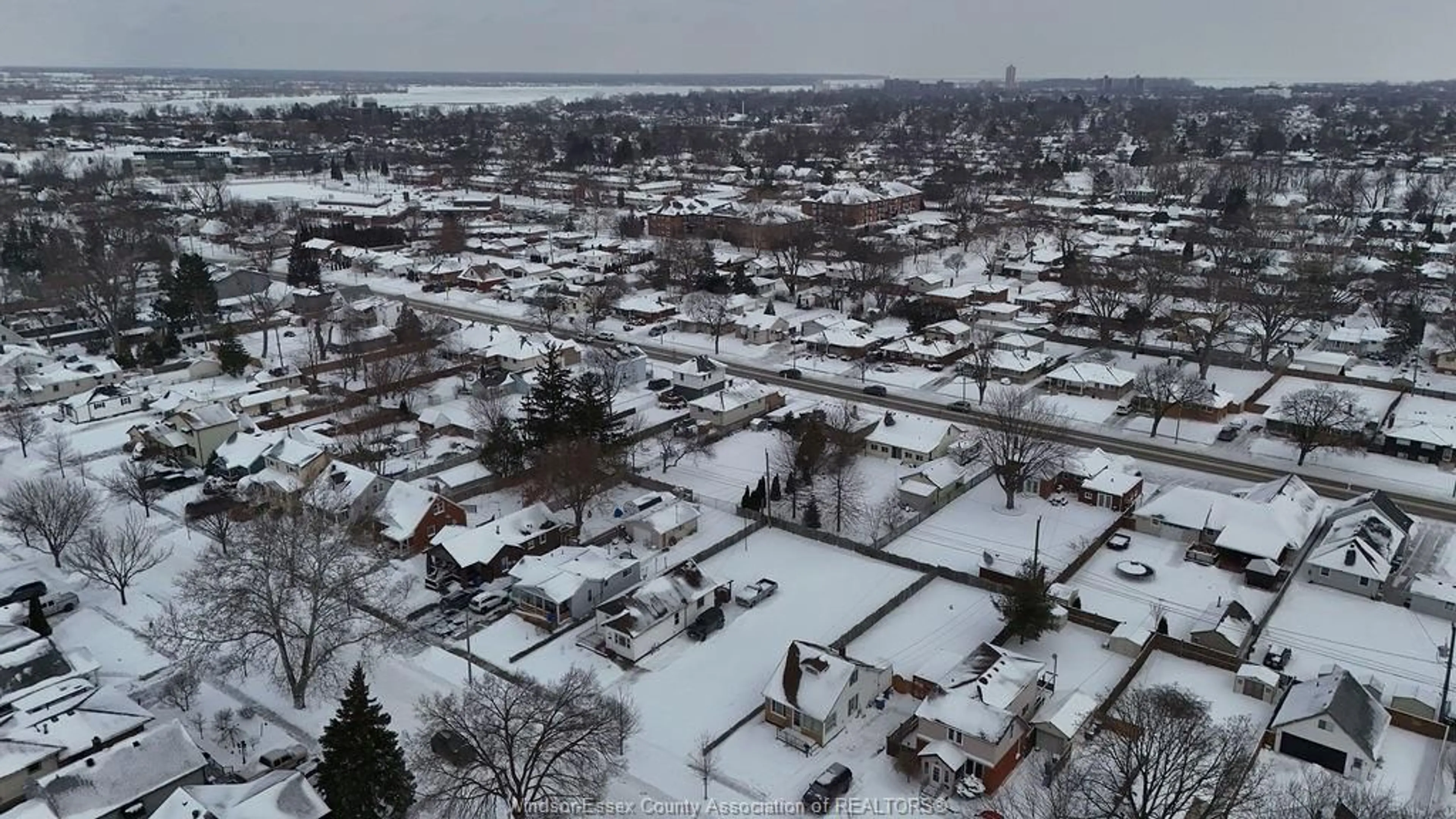 A pic from outside/outdoor area/front of a property/back of a property/a pic from drone, street for V/L GLIDDEN, Windsor Ontario N8S 2P3