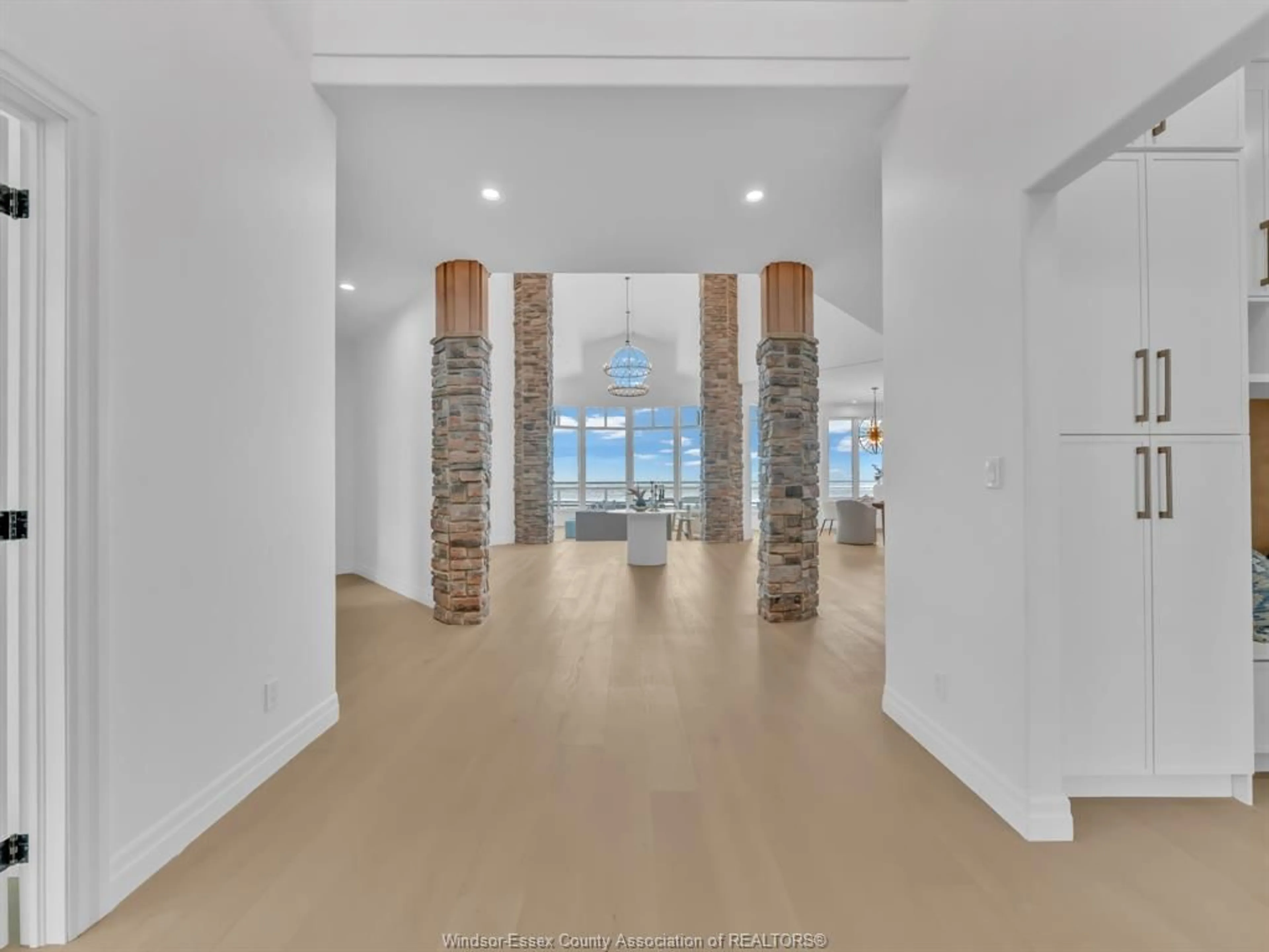 Indoor foyer for 720 OLD TECUMSEH Rd, Lakeshore Ontario N0R 1A0