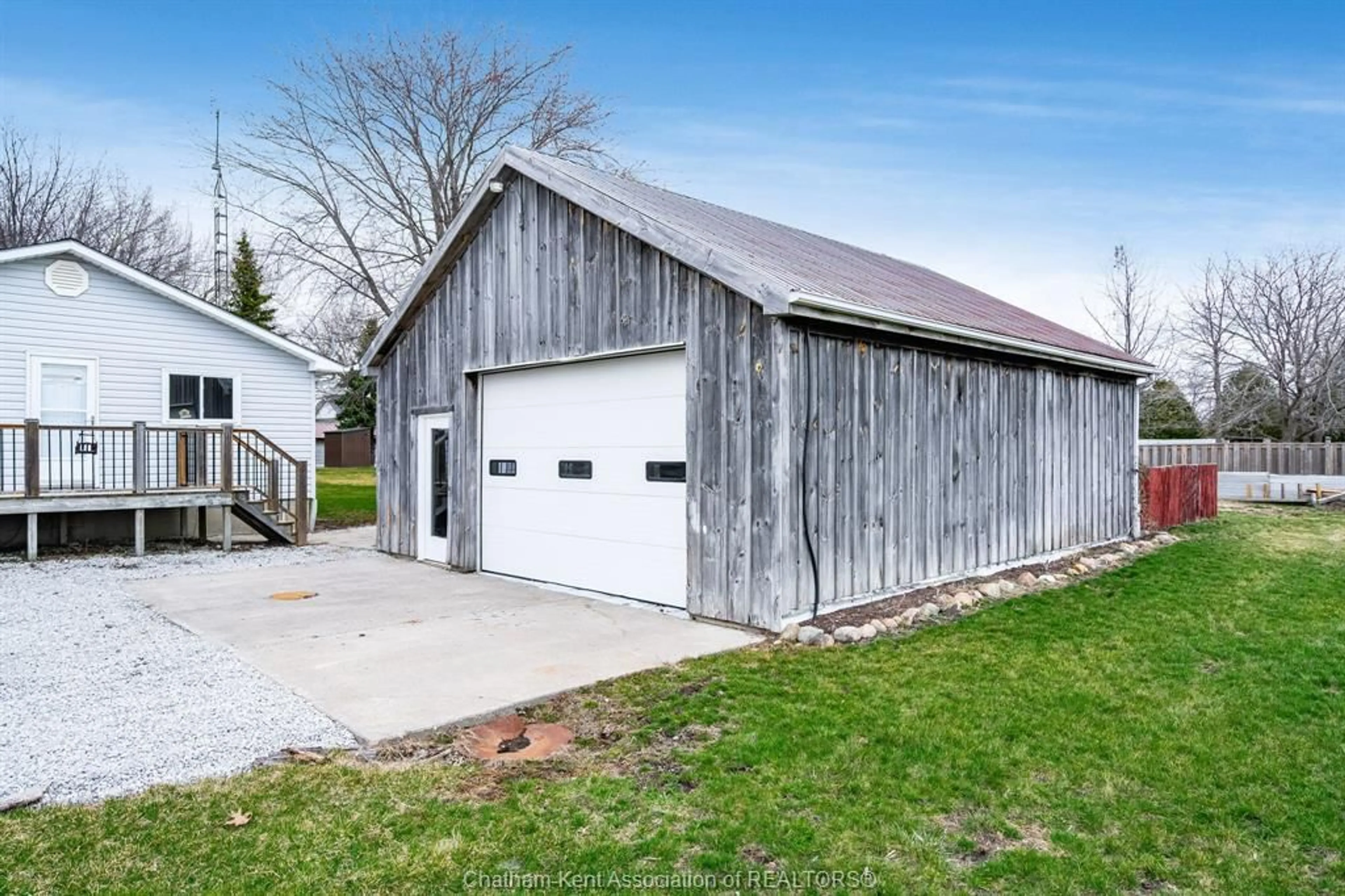 Indoor garage for 1184 PILLON Ave, Staples Ontario N0P 2J0