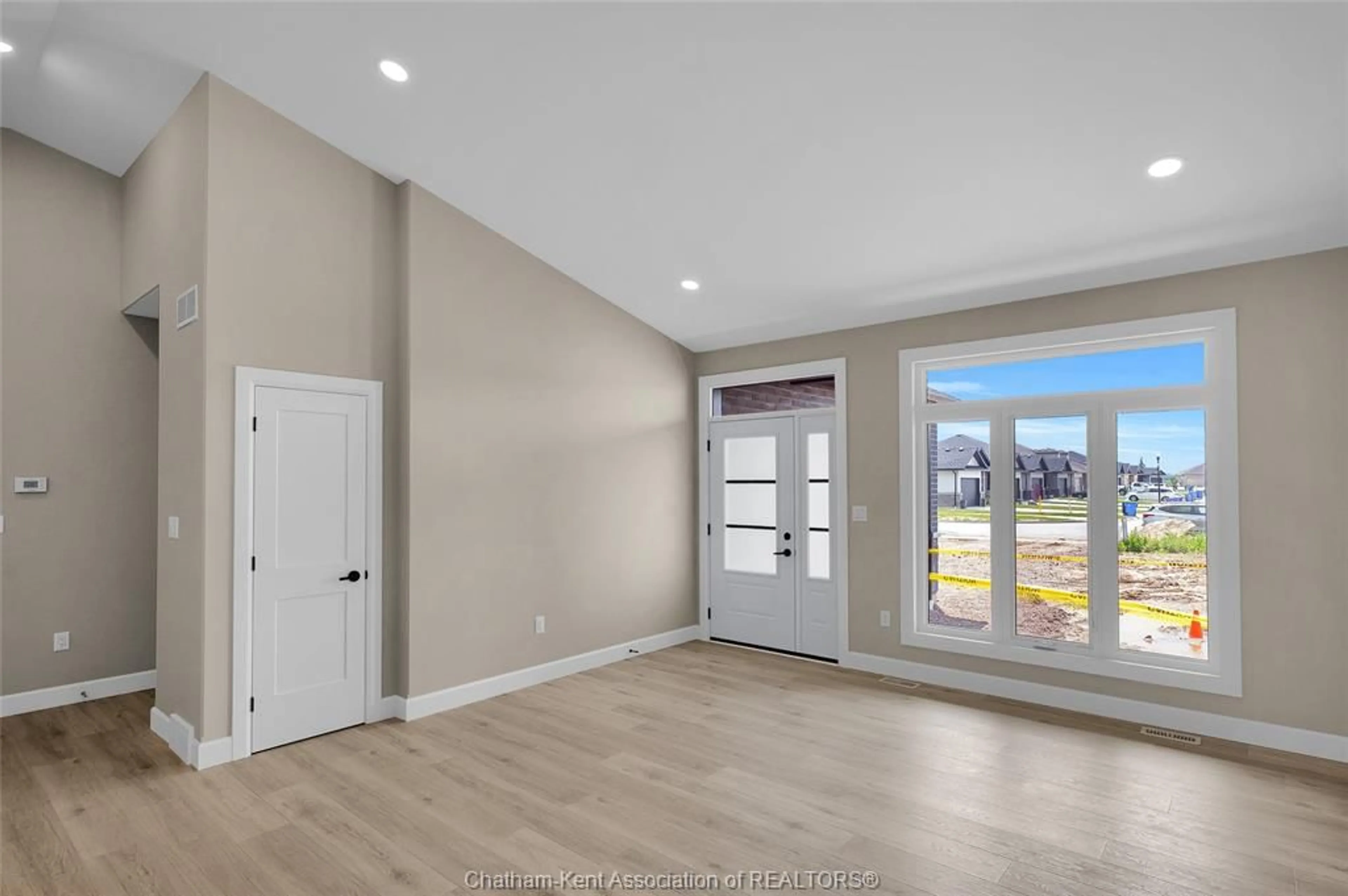 Indoor entryway for 567 KEIL Trail, Chatham Ontario N7L 0G8