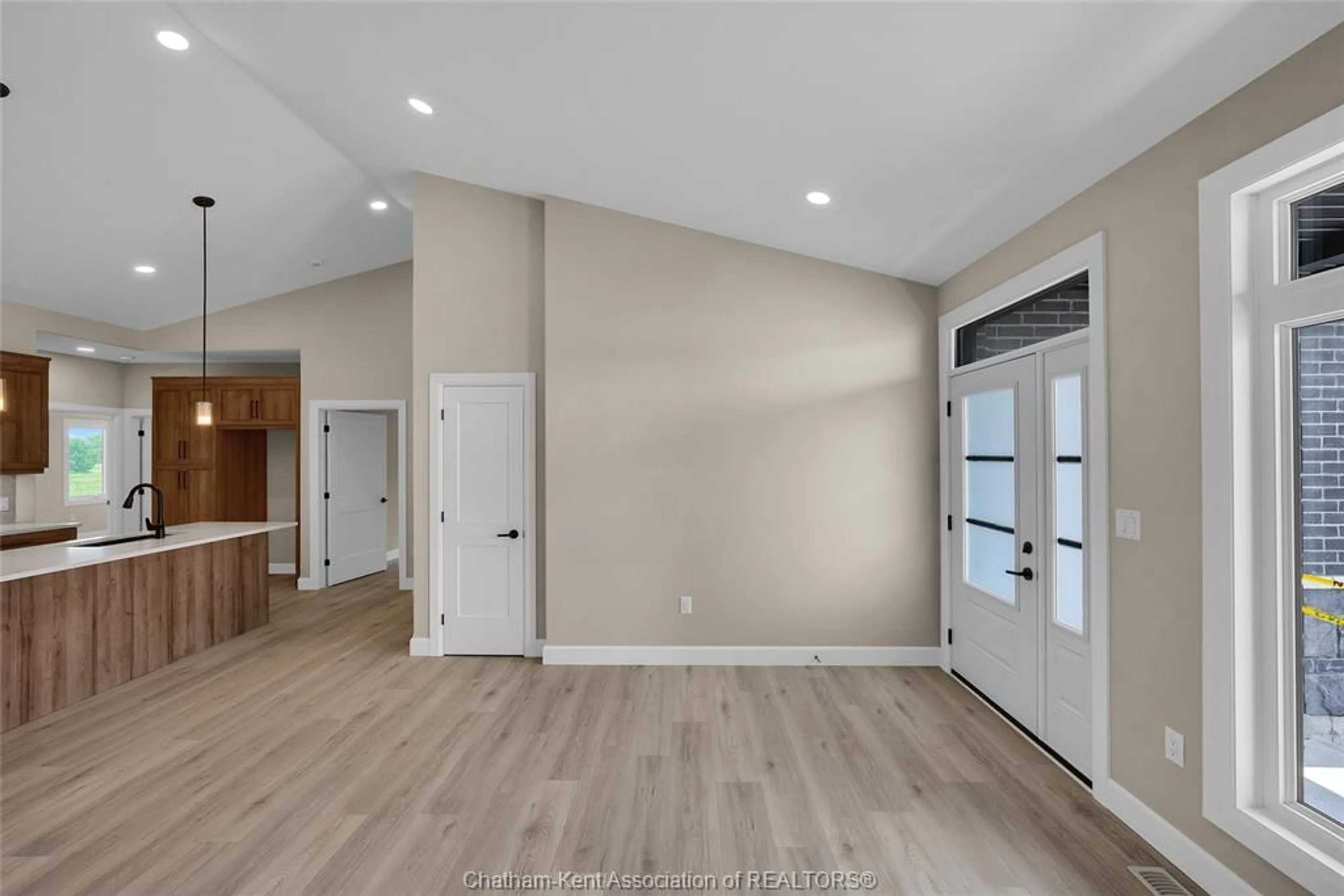 Indoor entryway for 575 KEIL Trail, Chatham Ontario N7L 0G8