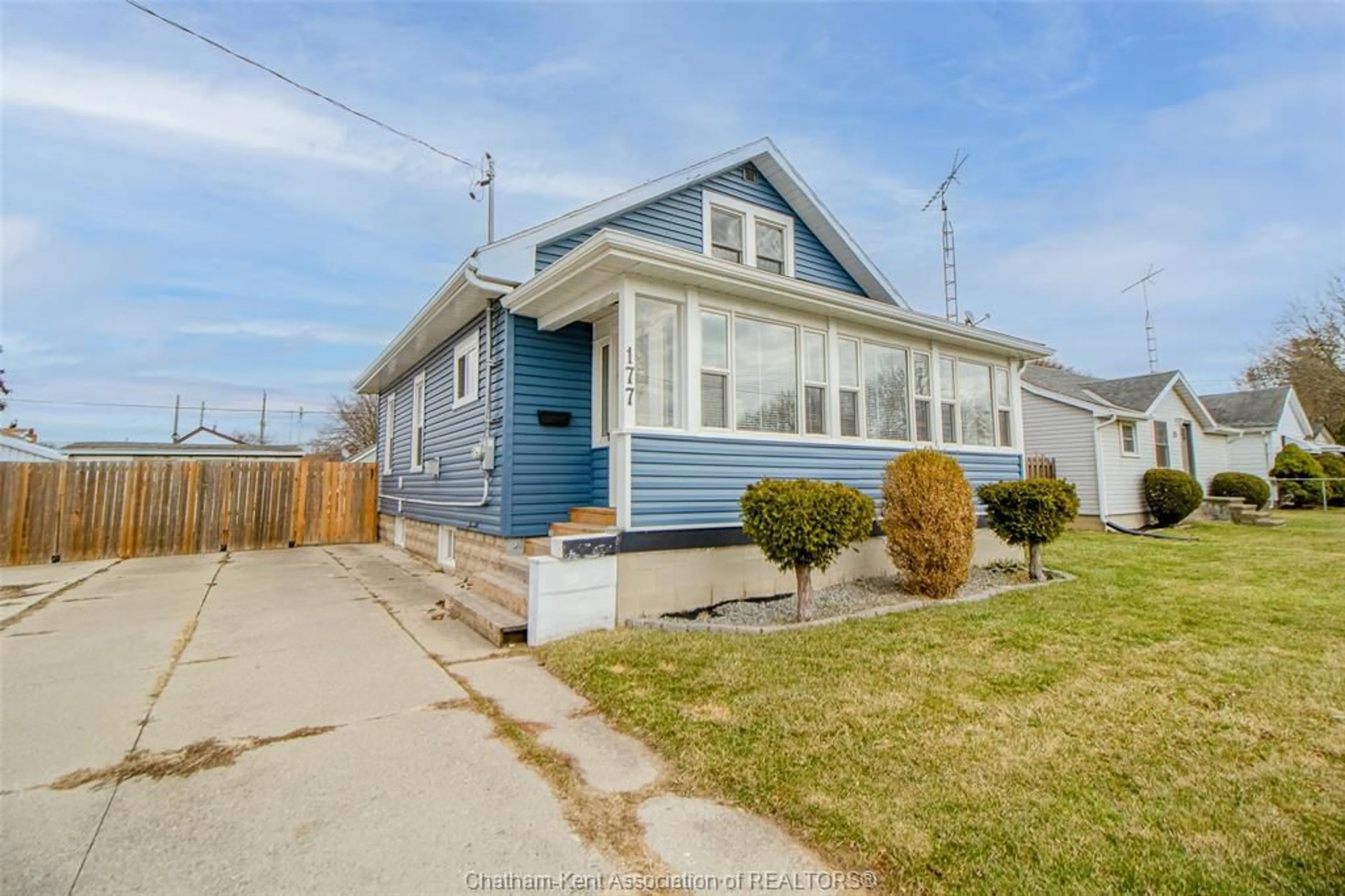 Home with vinyl exterior material, street for 177 Woods St, Chatham Ontario N7L 3R4