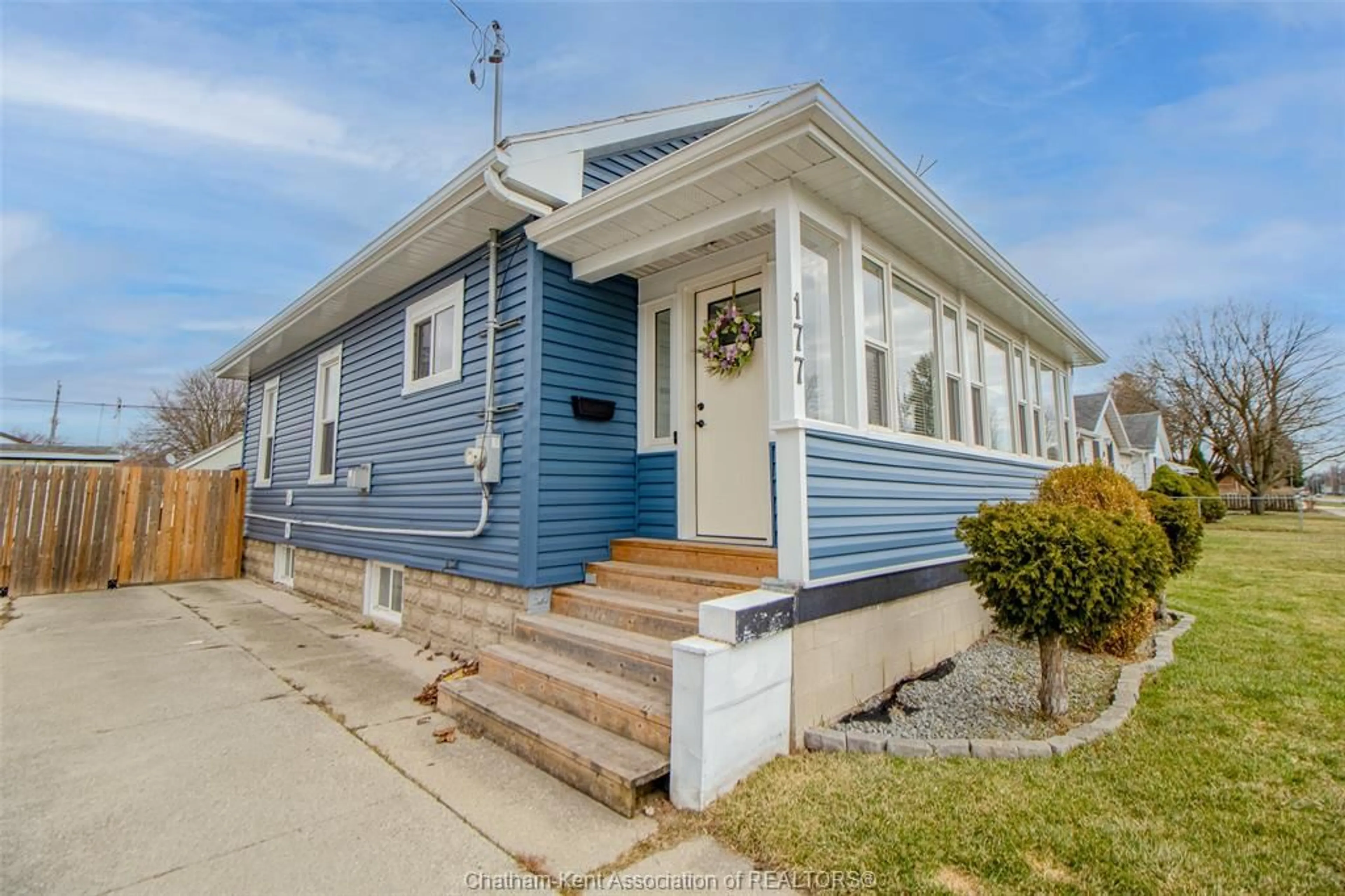 Home with vinyl exterior material, street for 177 Woods St, Chatham Ontario N7L 3R4