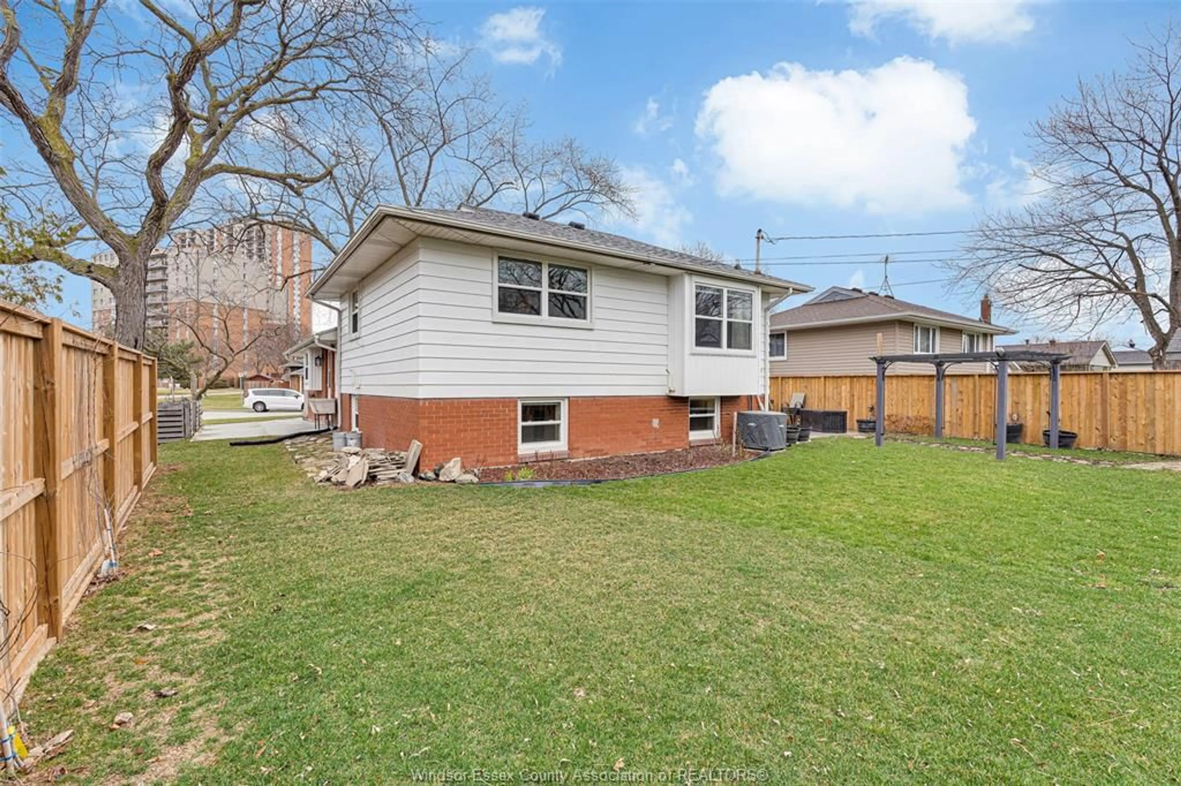 Unknown for 307 BETTY Dr, Windsor Ontario N8S 3W9