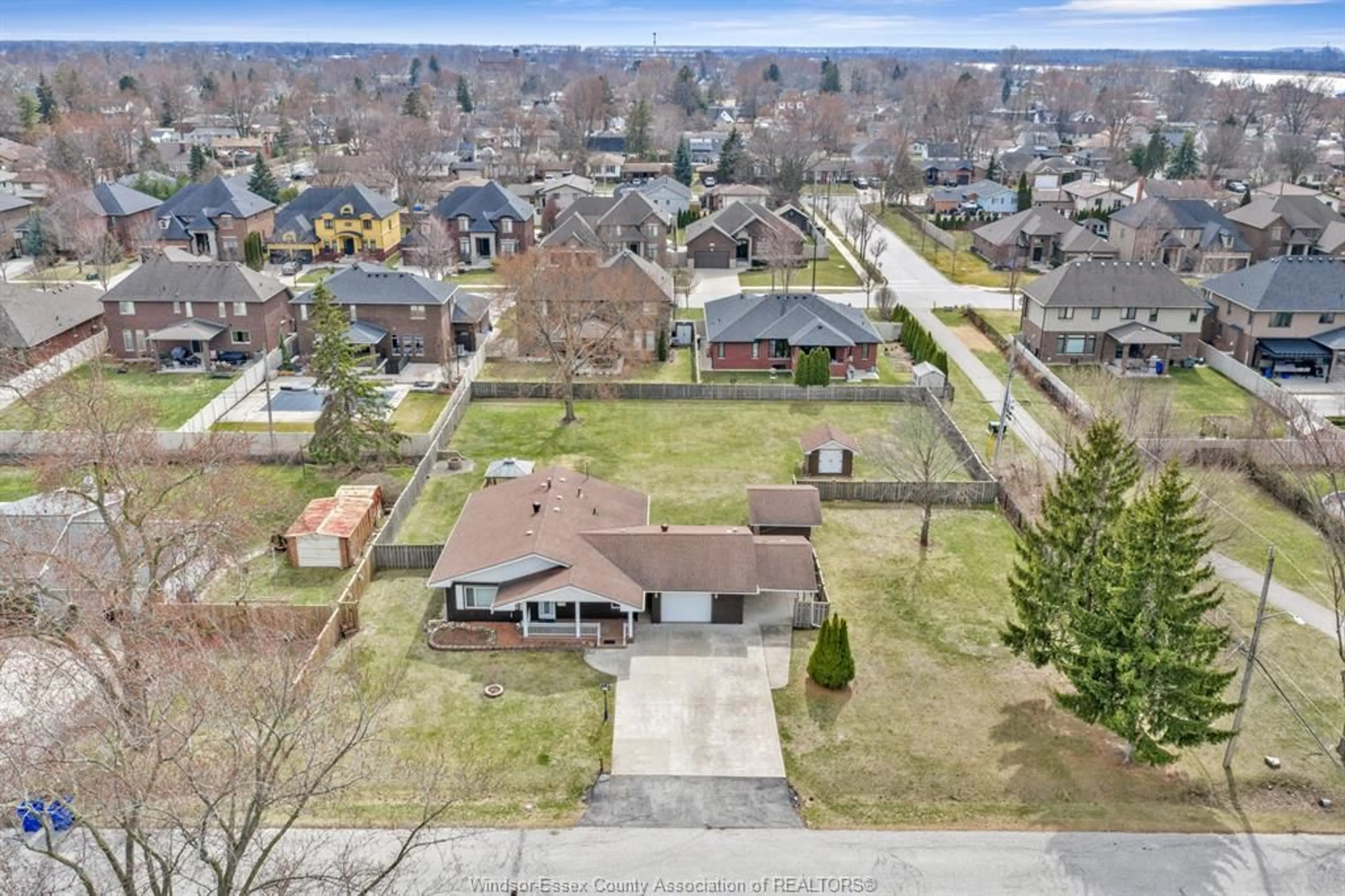 A pic from outside/outdoor area/front of a property/back of a property/a pic from drone, street for 180 ELSWORTH, LaSalle Ontario N9J 1E5