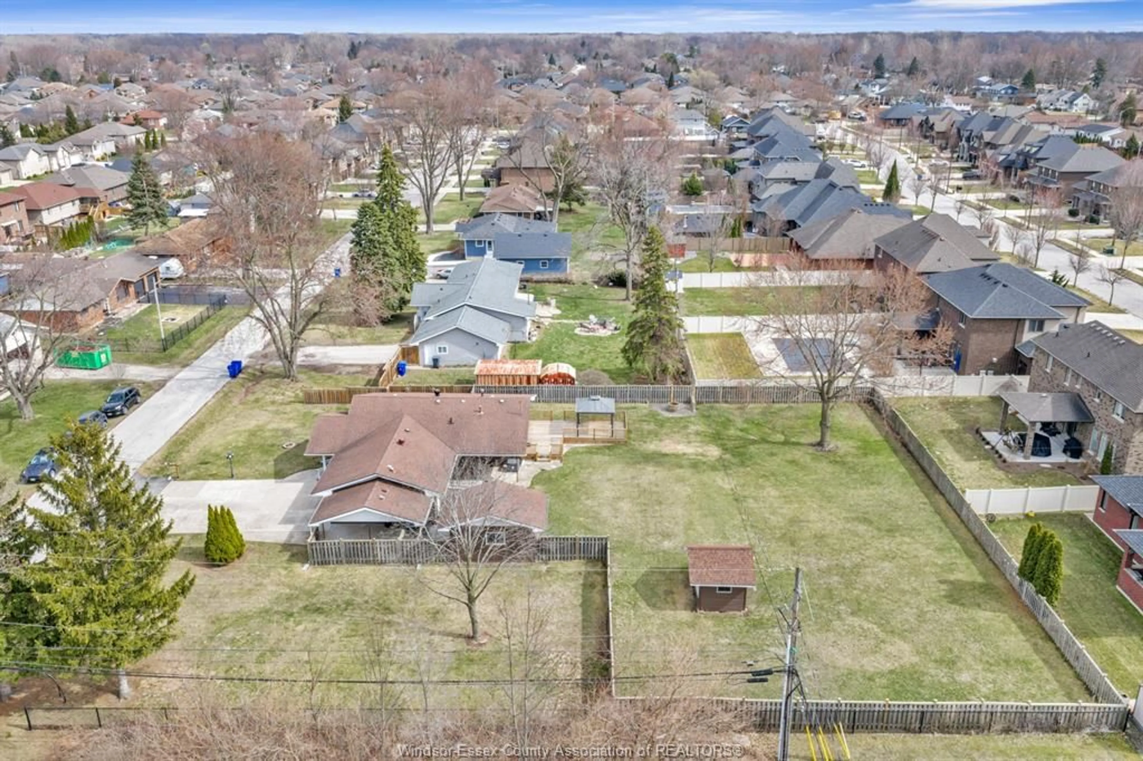 A pic from outside/outdoor area/front of a property/back of a property/a pic from drone, street for 180 ELSWORTH, LaSalle Ontario N9J 1E5