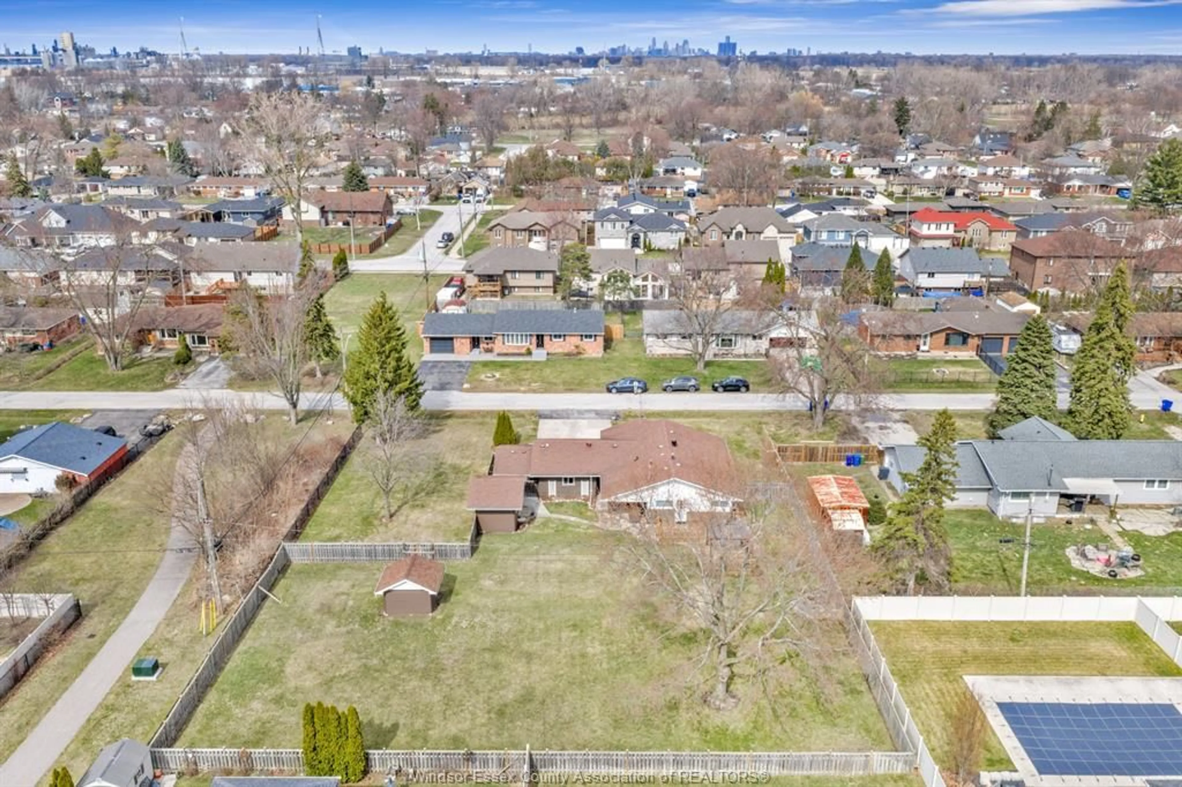 A pic from outside/outdoor area/front of a property/back of a property/a pic from drone, street for 180 ELSWORTH, LaSalle Ontario N9J 1E5