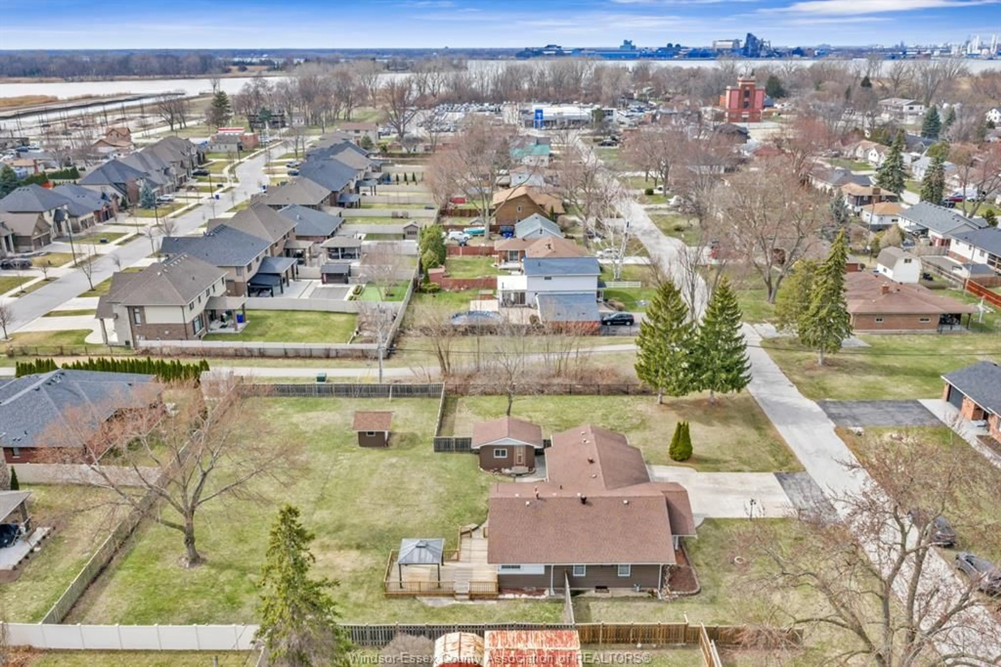 A pic from outside/outdoor area/front of a property/back of a property/a pic from drone, street for 180 ELSWORTH, LaSalle Ontario N9J 1E5