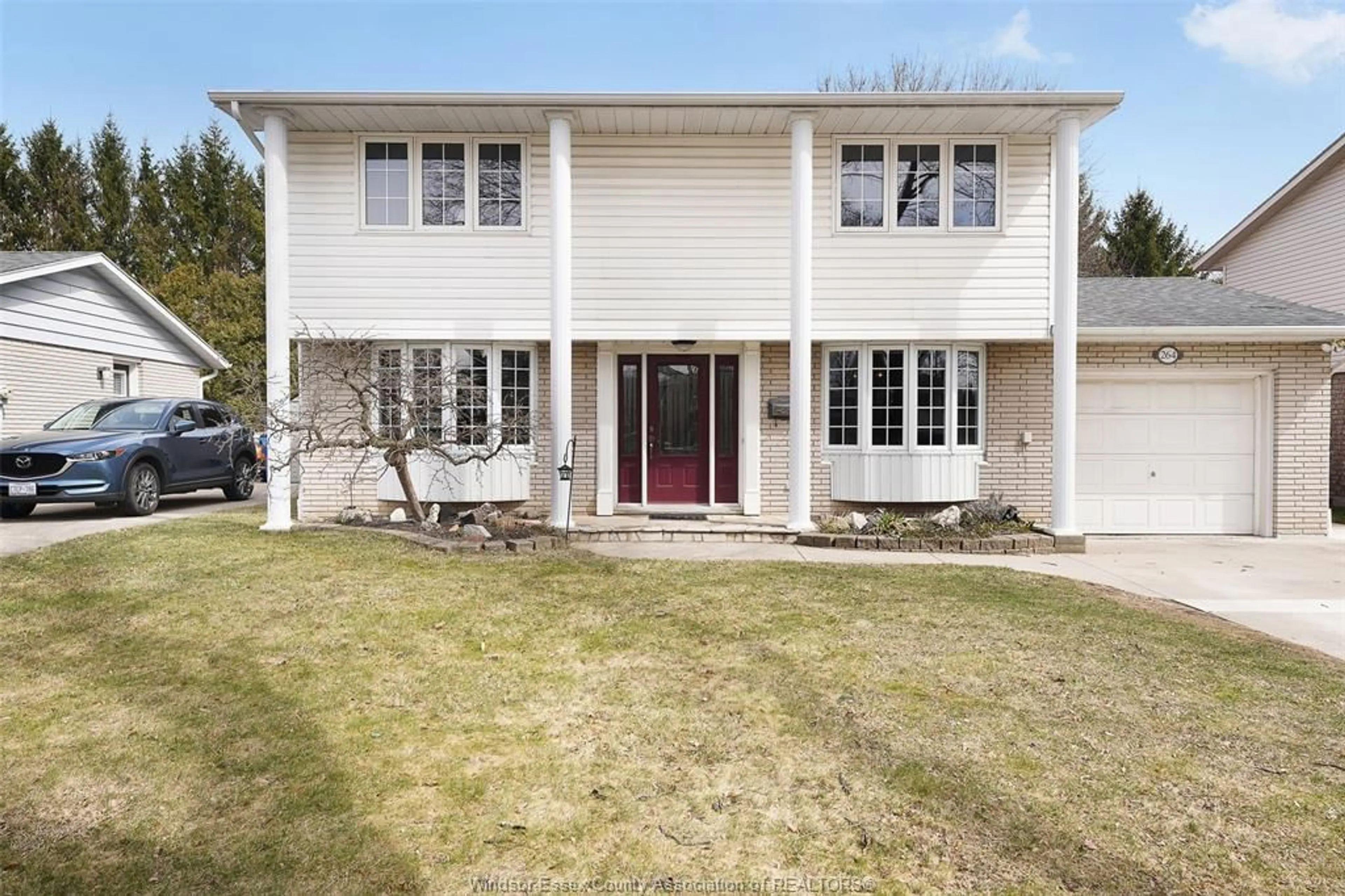 Home with vinyl exterior material, street for 264 BALDOON, Chatham Ontario N7L 1E6