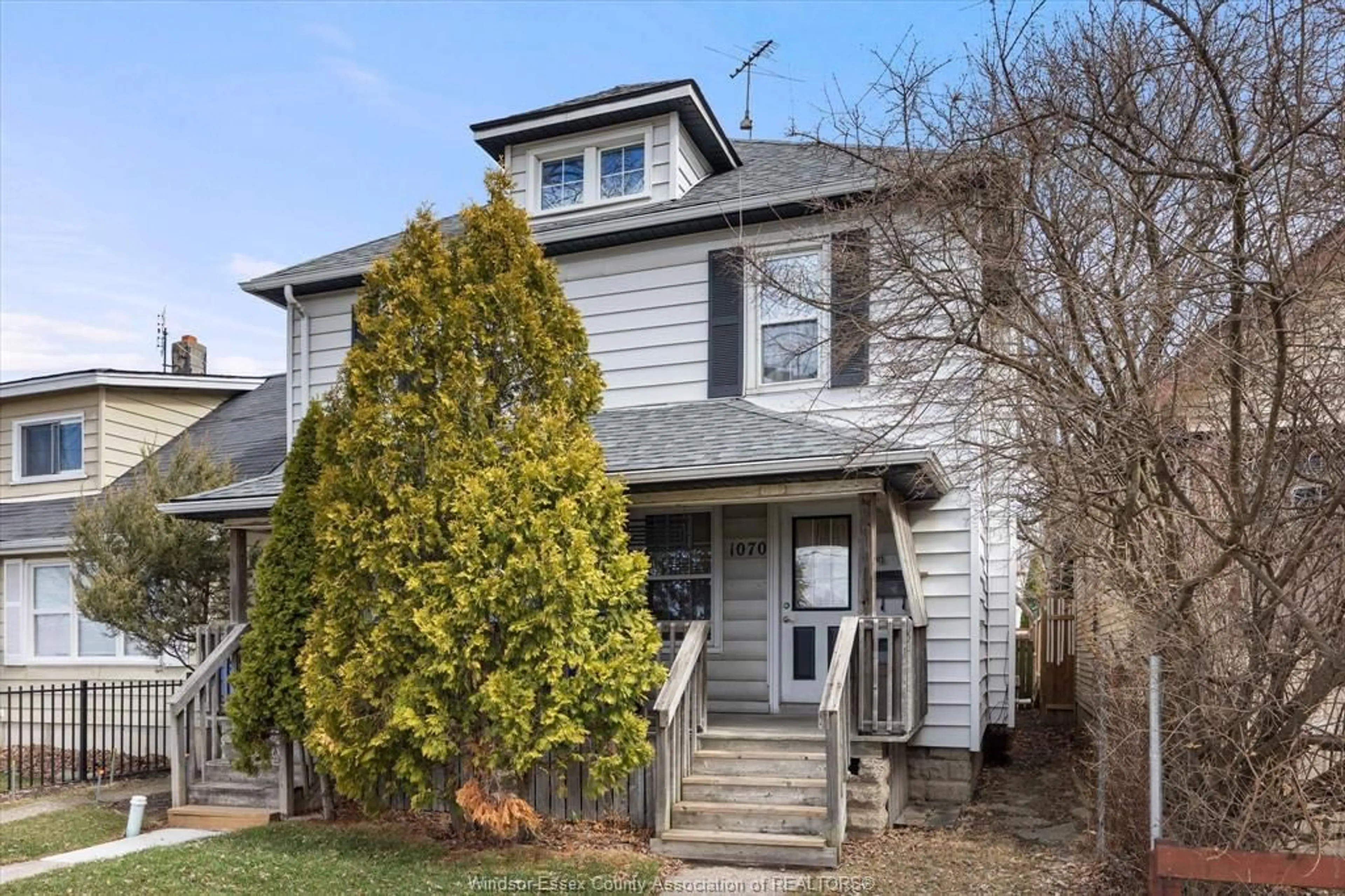 Home with vinyl exterior material, street for 1070 ST. LUKE, Windsor Ontario N8Y 3M8