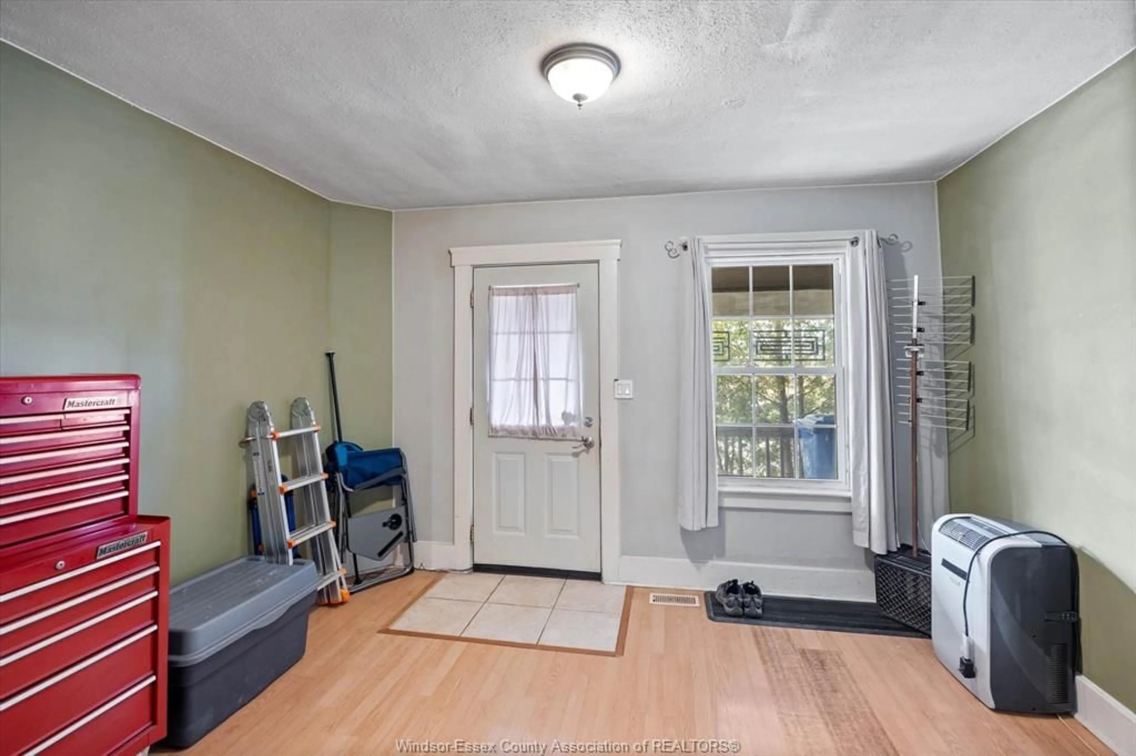 Indoor entryway for 1070 ST. LUKE, Windsor Ontario N8Y 3M8