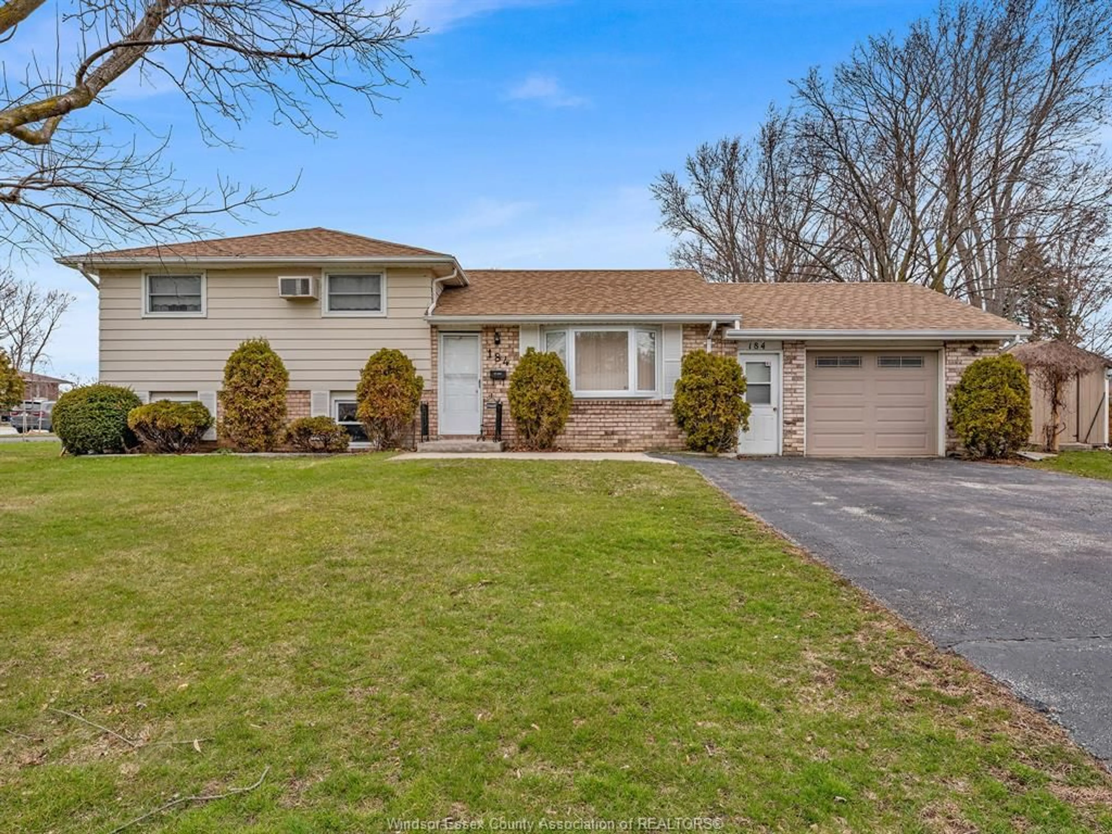 Home with vinyl exterior material, street for 184 Harold Cull Dr, Kingsville Ontario N9Y 3G1