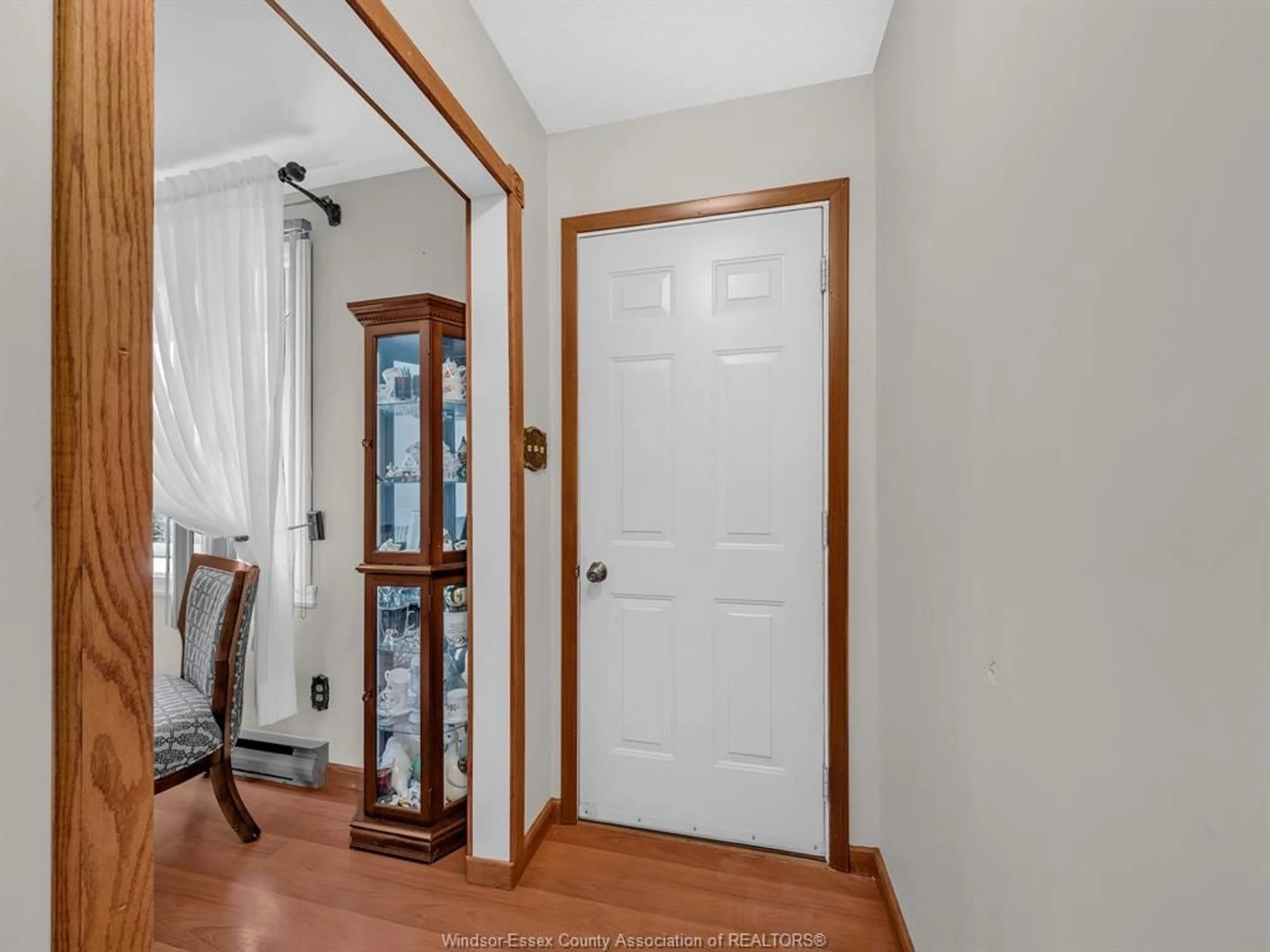 Indoor entryway for 184 Harold Cull Dr, Kingsville Ontario N9Y 3G1