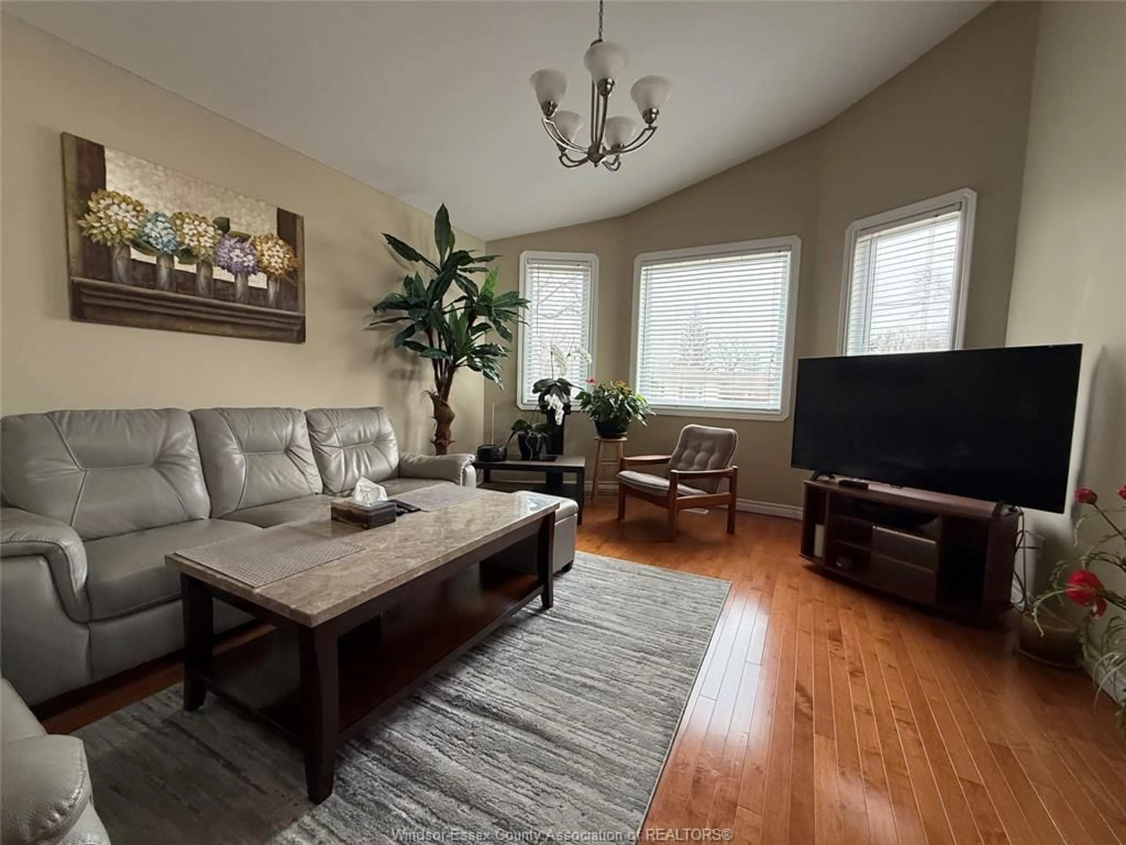 Living room with furniture, wood/laminate floor for 551 CLOVER St, Windsor Ontario N8P 1C5