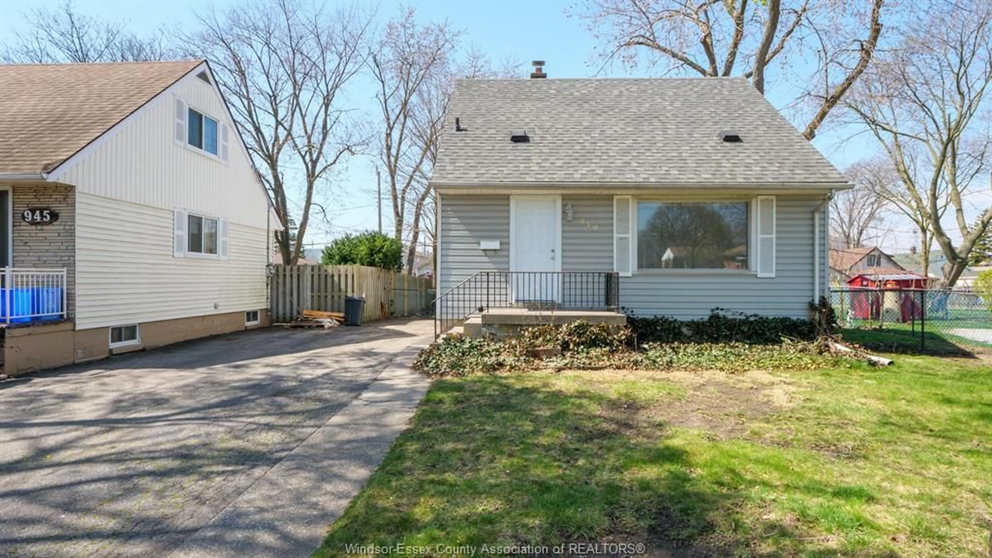 Unknown for 939 Askin Ave, Windsor Ontario N9B 2X5