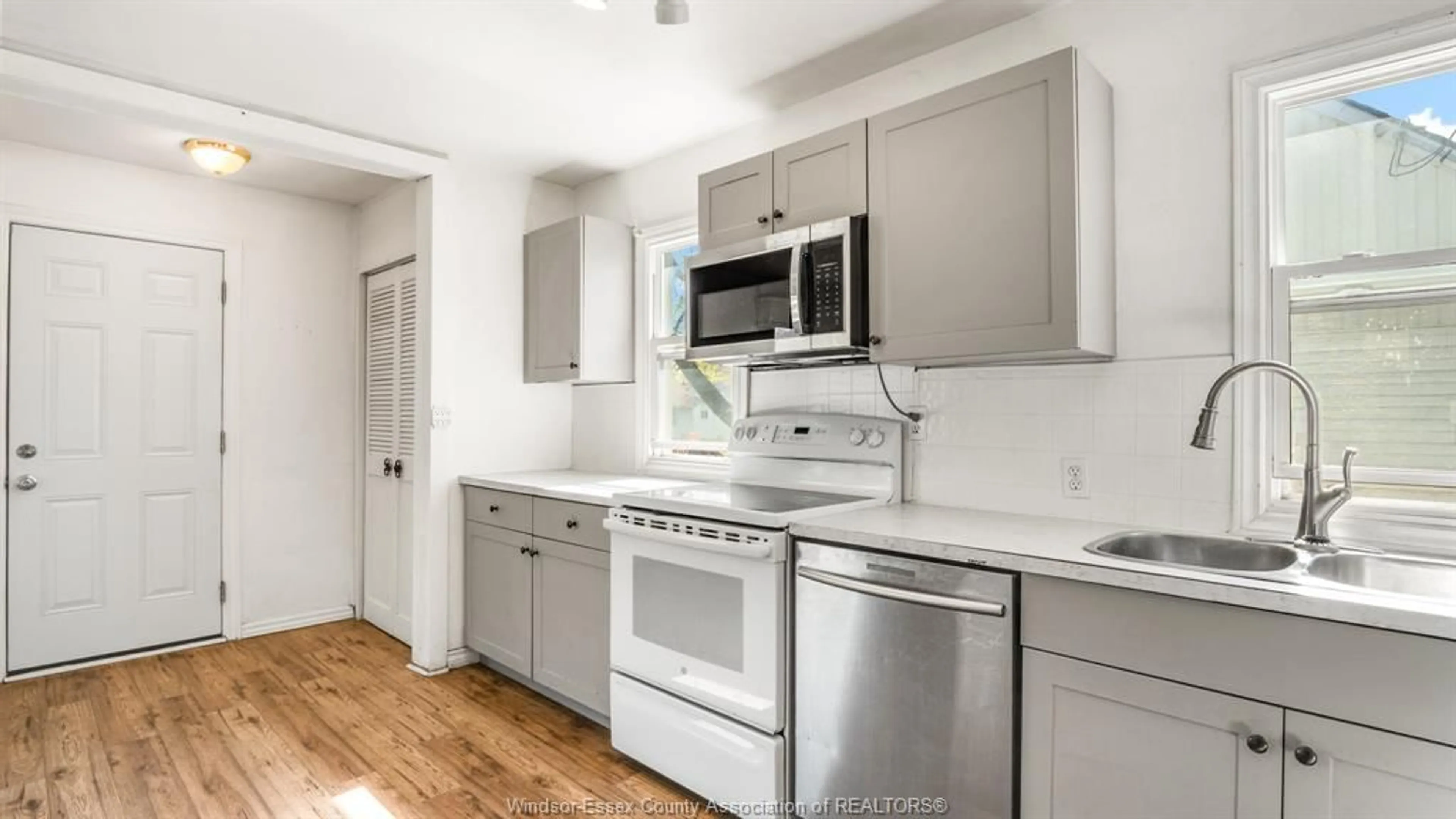 Standard kitchen, unknown for 939 Askin Ave, Windsor Ontario N9B 2X5