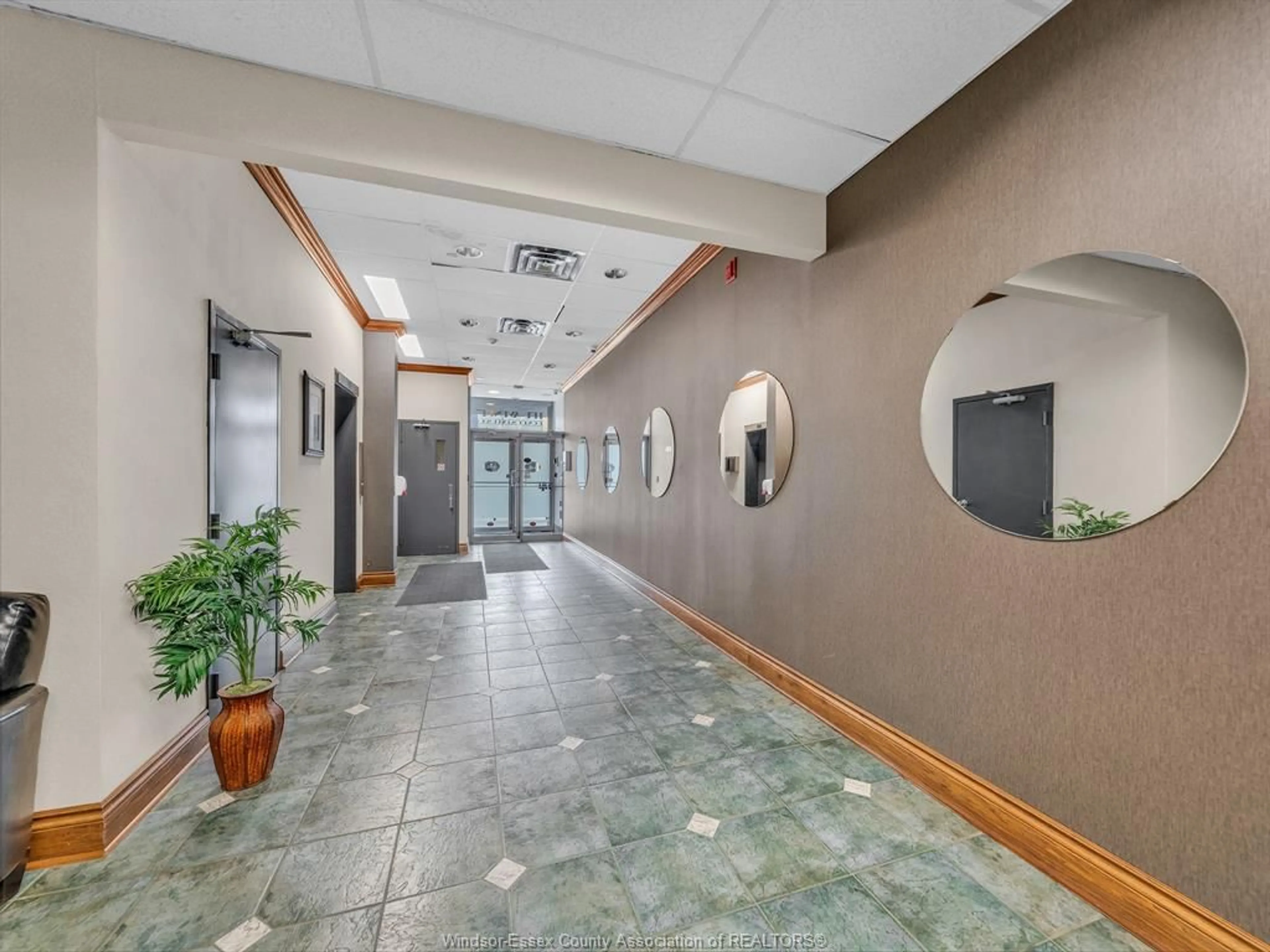 Indoor foyer for 540 OUELLETTE Ave #5D, Windsor Ontario N9A 1B7